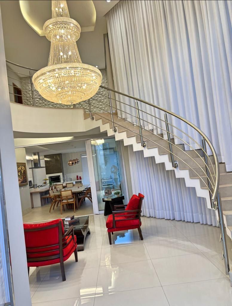 Sobrado de Alto Padrão com 5 Suítes e Piscina Aquecida - Garavelo