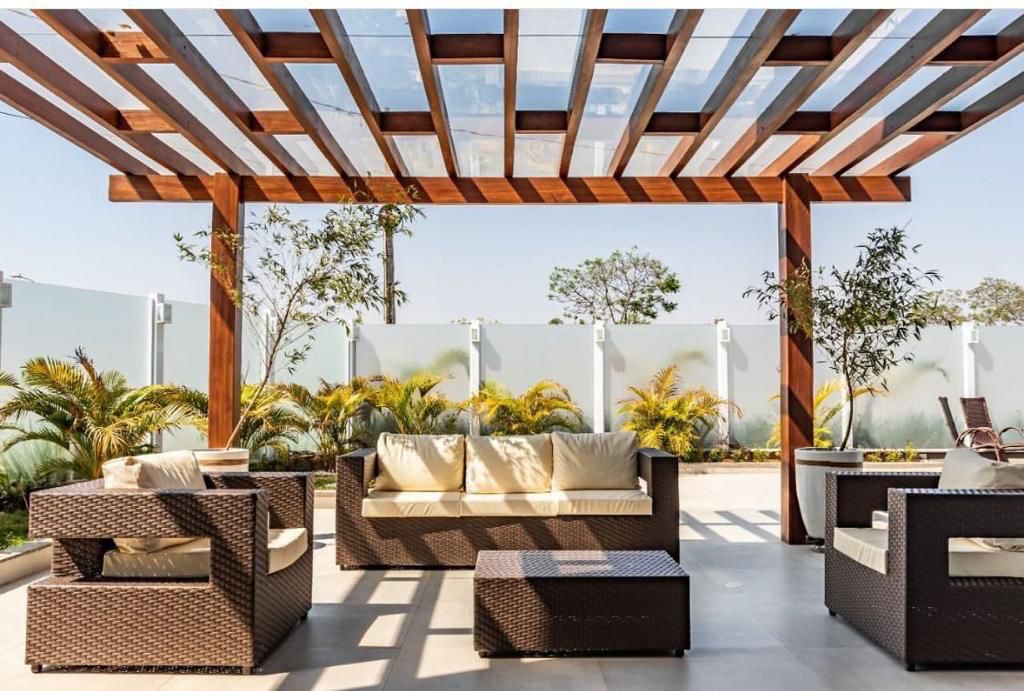 Sobrado de Alto Padrão com 5 Suítes e Piscina Aquecida - Garavelo