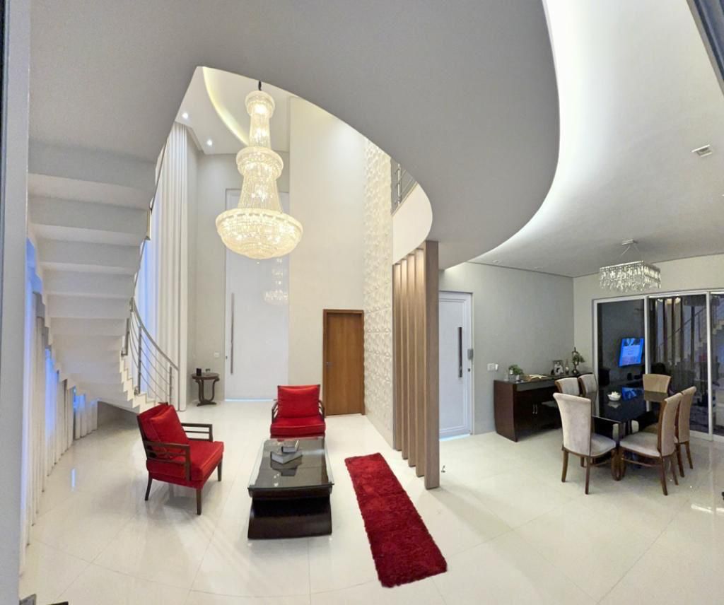 Sobrado de Alto Padrão com 5 Suítes e Piscina Aquecida - Garavelo