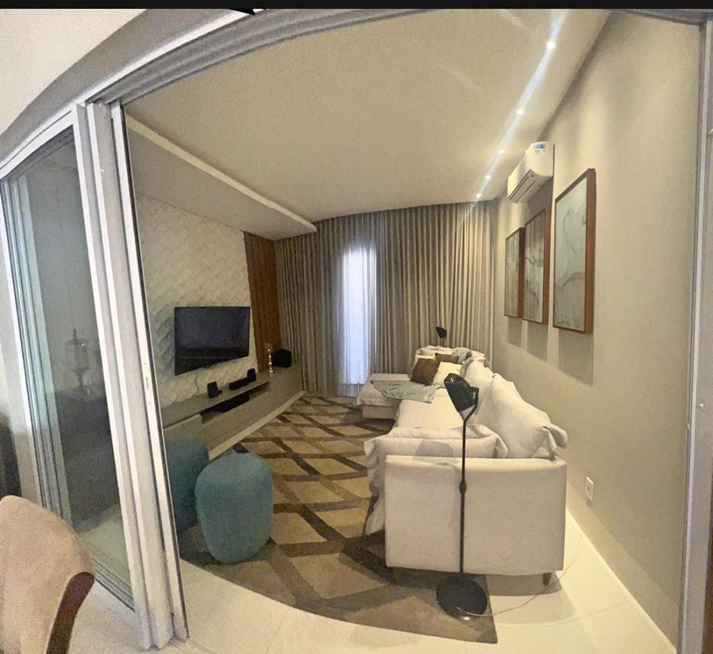 Sobrado de Alto Padrão com 5 Suítes e Piscina Aquecida - Garavelo