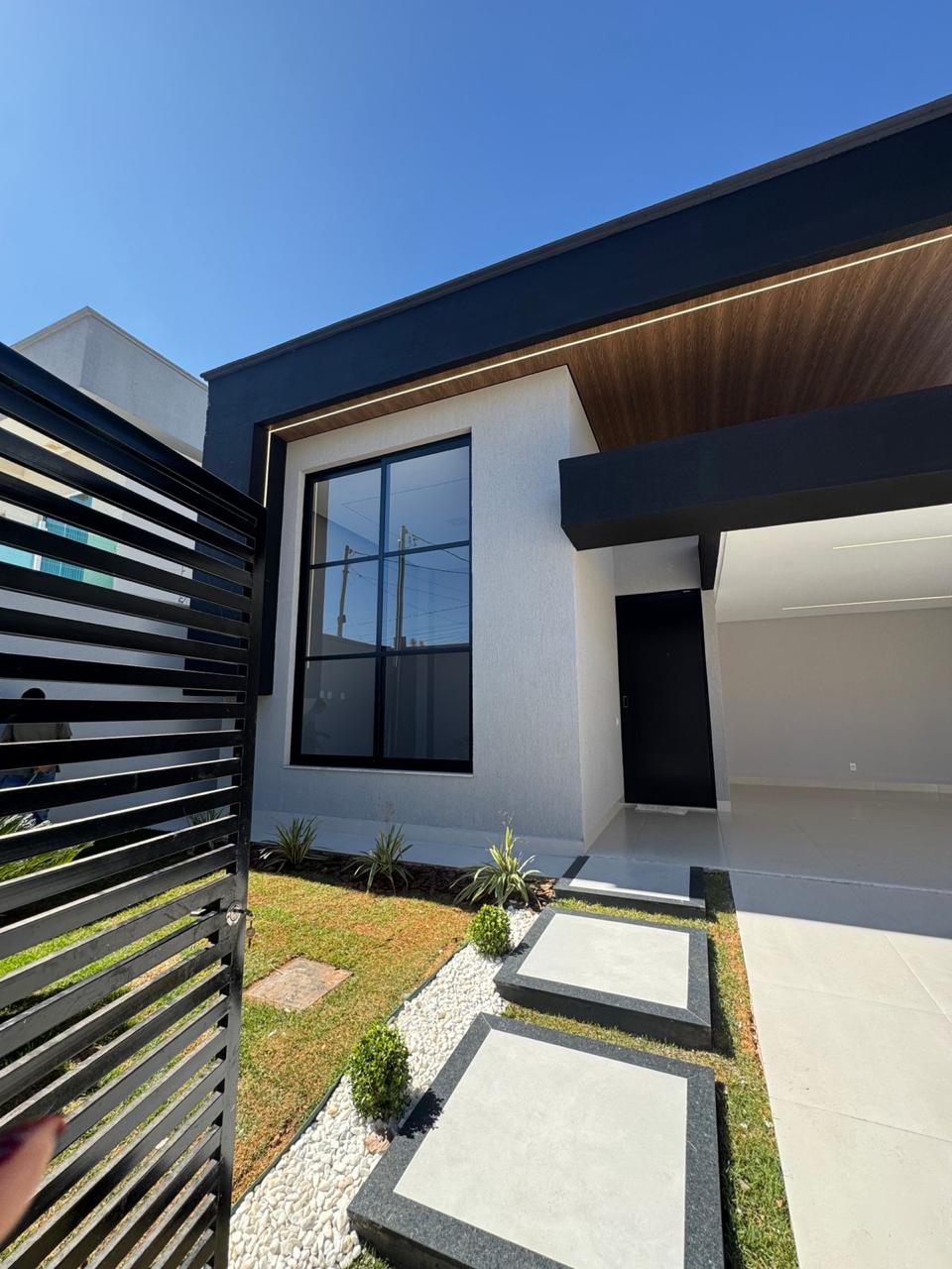 Casa de Alto Padrão com Piscina e 3 Suítes/ 260 m² / Projeto Exclusivo