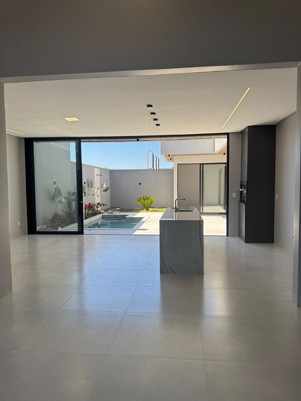 Casa de Alto Padrão com Piscina e 3 Suítes/ 260 m² / Projeto Exclusivo