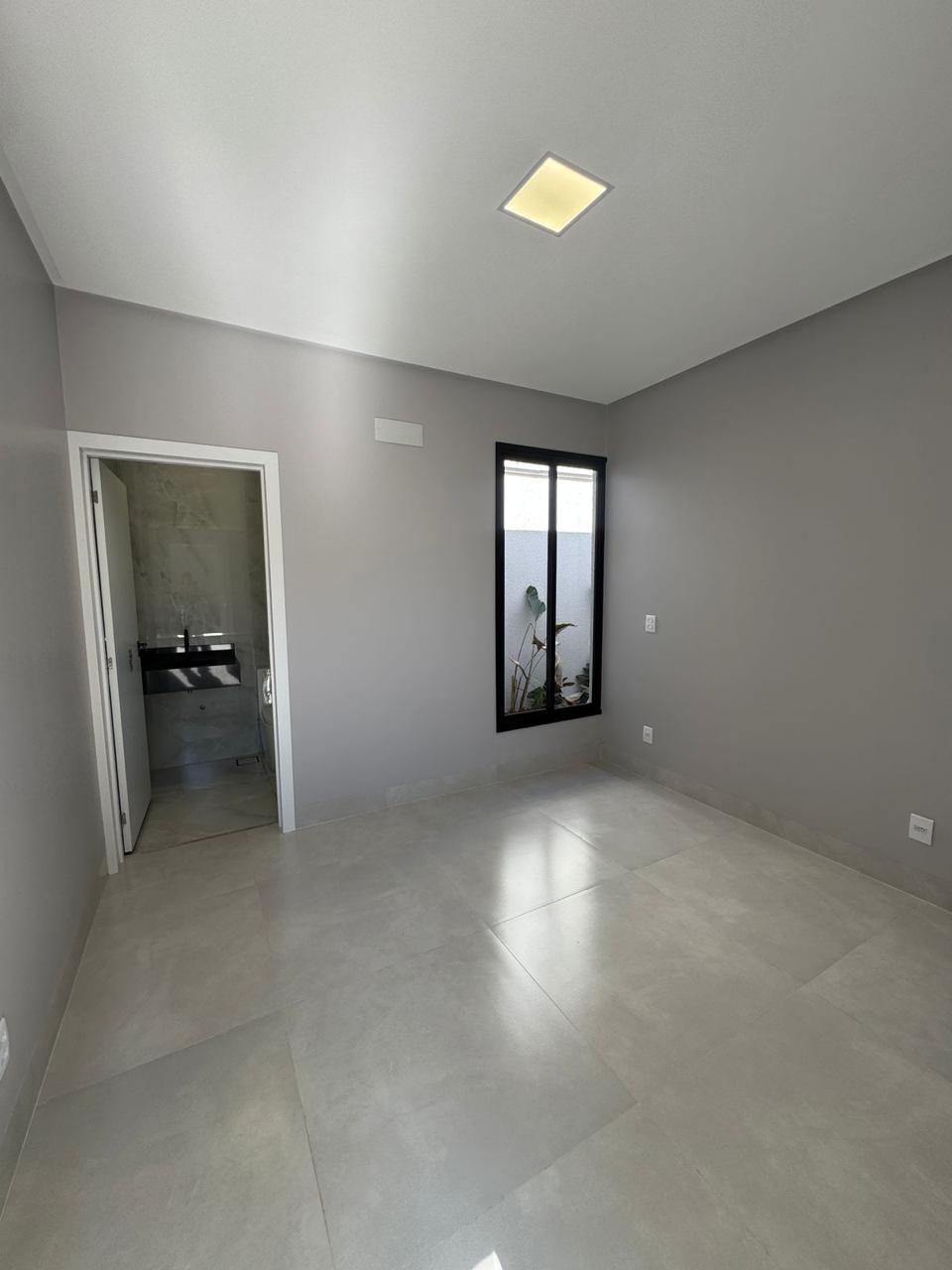 Casa de Alto Padrão com Piscina e 3 Suítes/ 260 m² / Projeto Exclusivo