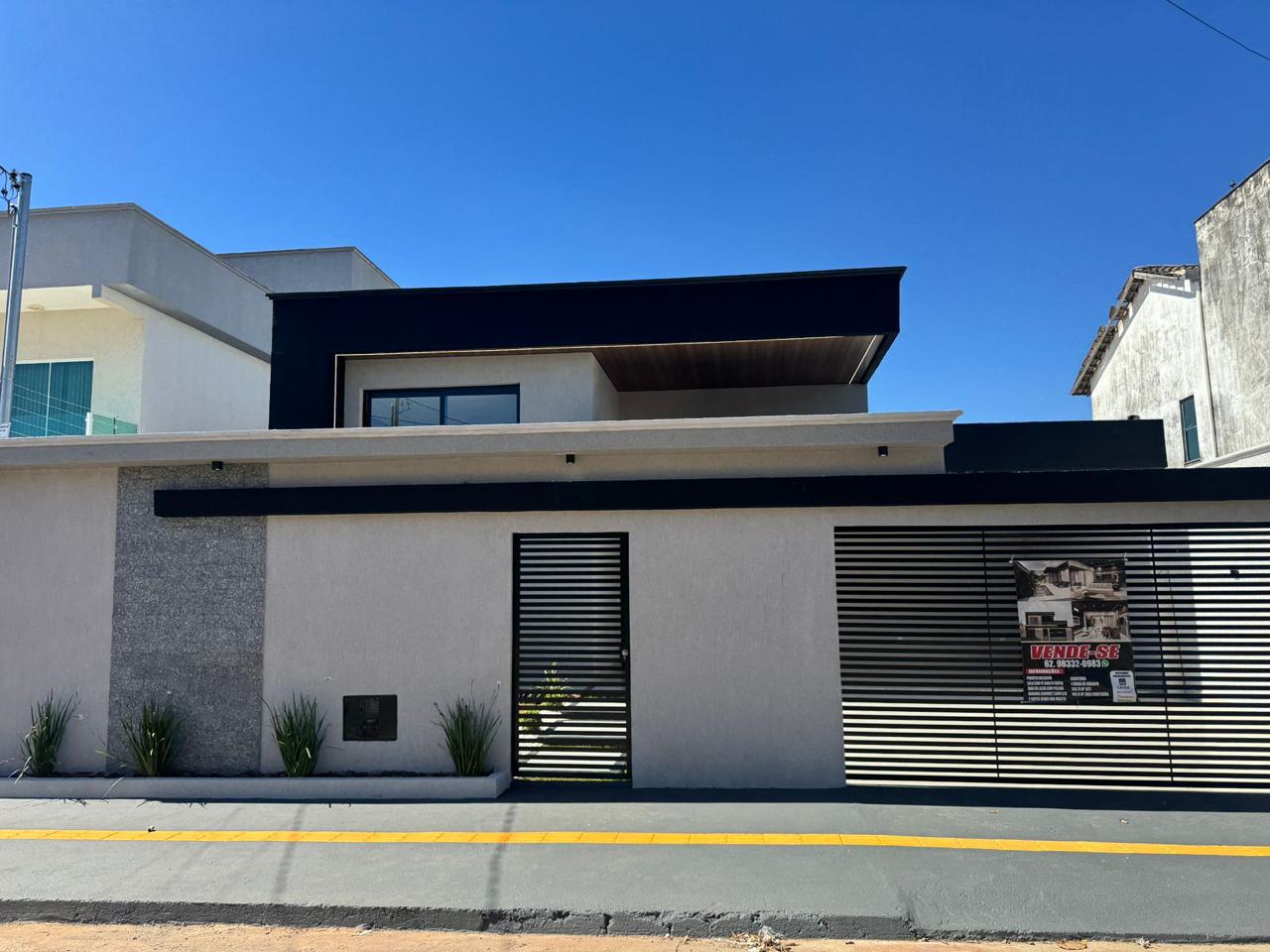 Casa de Alto Padrão com Piscina e 3 Suítes/ 260 m² / Projeto Exclusivo