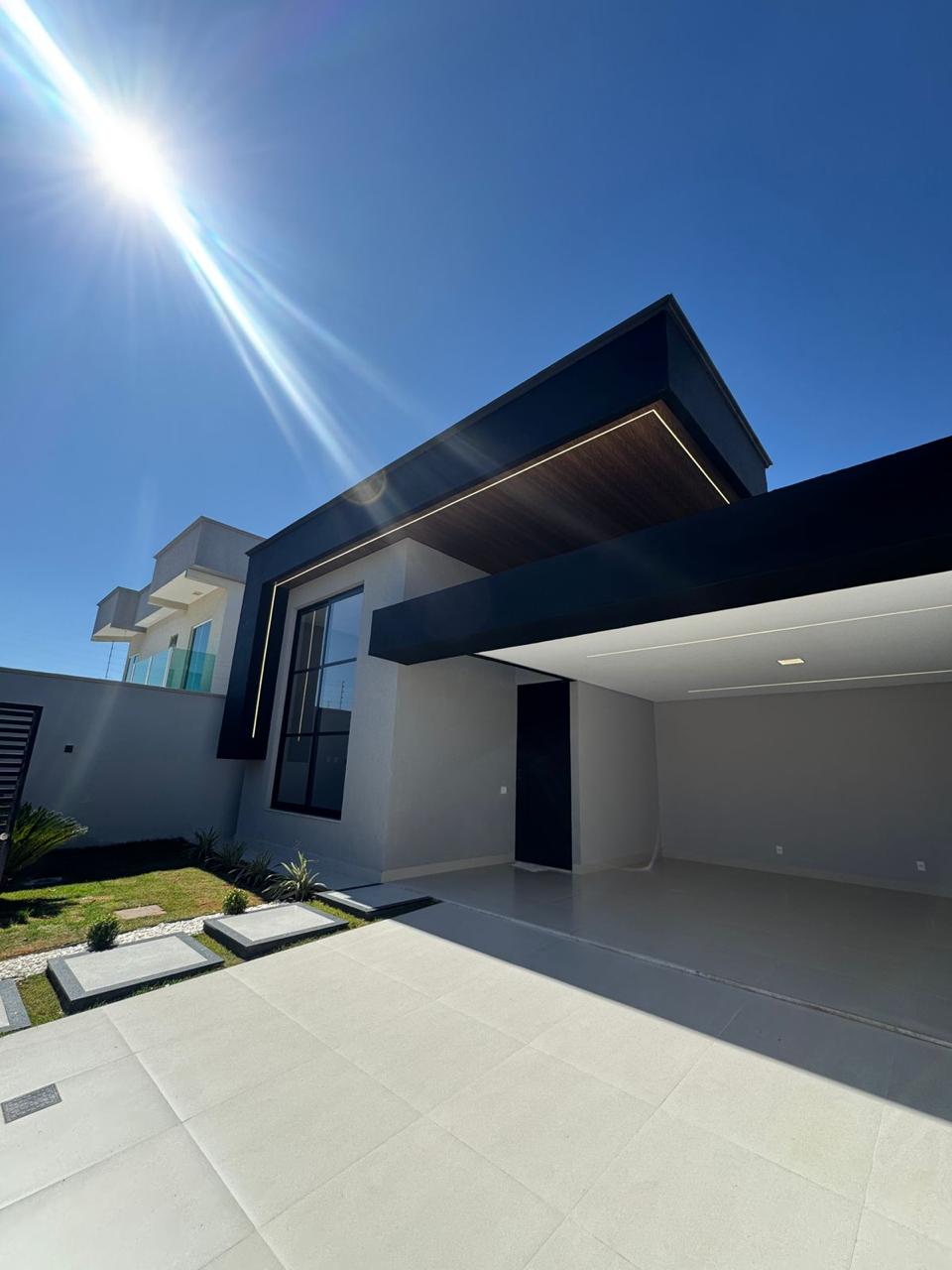 Casa de Alto Padrão com Piscina e 3 Suítes/ 260 m² / Projeto Exclusivo