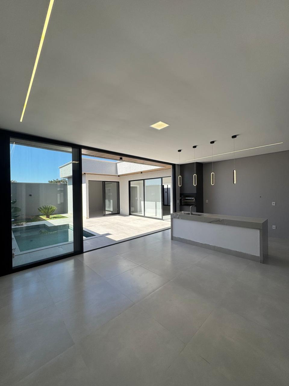 Casa de Alto Padrão com Piscina e 3 Suítes/ 260 m² / Projeto Exclusivo
