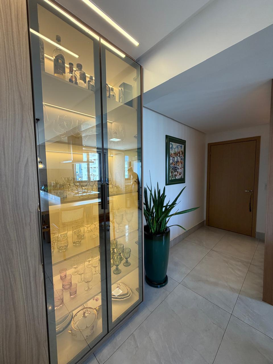 Apartamento Alto Padrão no Residencial Jardim Bueno - 3 Suítes com Armários, Projeto Luminotécnico e Churrasqueira Gourmet