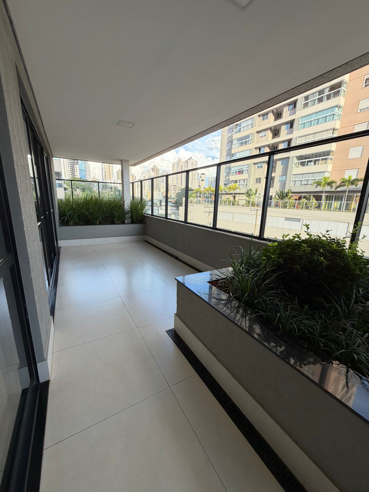 Apartamento Alto Padrão no Residencial Jardim Bueno - 3 Suítes com Armários, Projeto Luminotécnico e Churrasqueira Gourmet