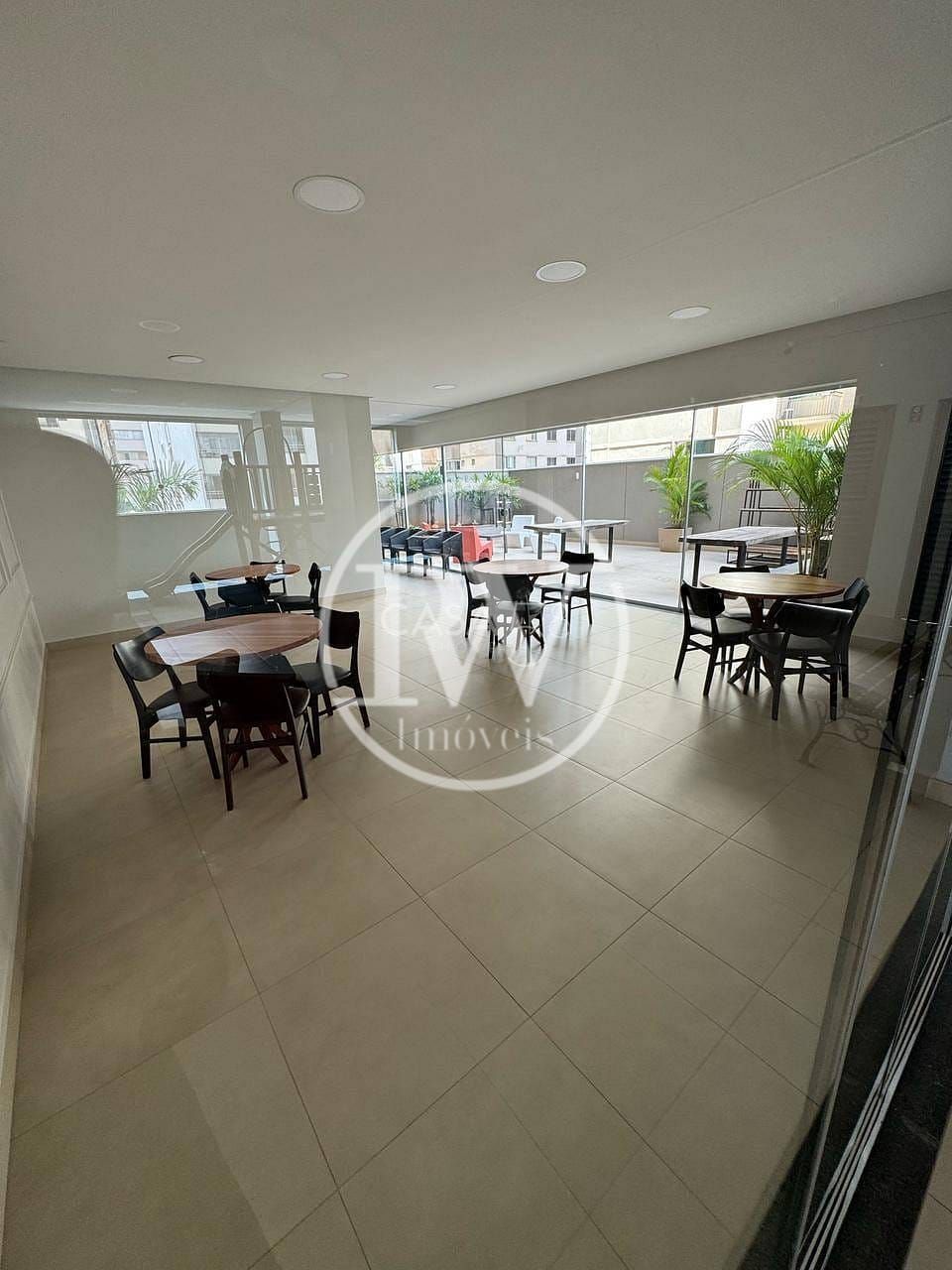 Apartamento à venda no Setor Bueno – 3 suítes, 87m², varanda estendida, 2 vagas