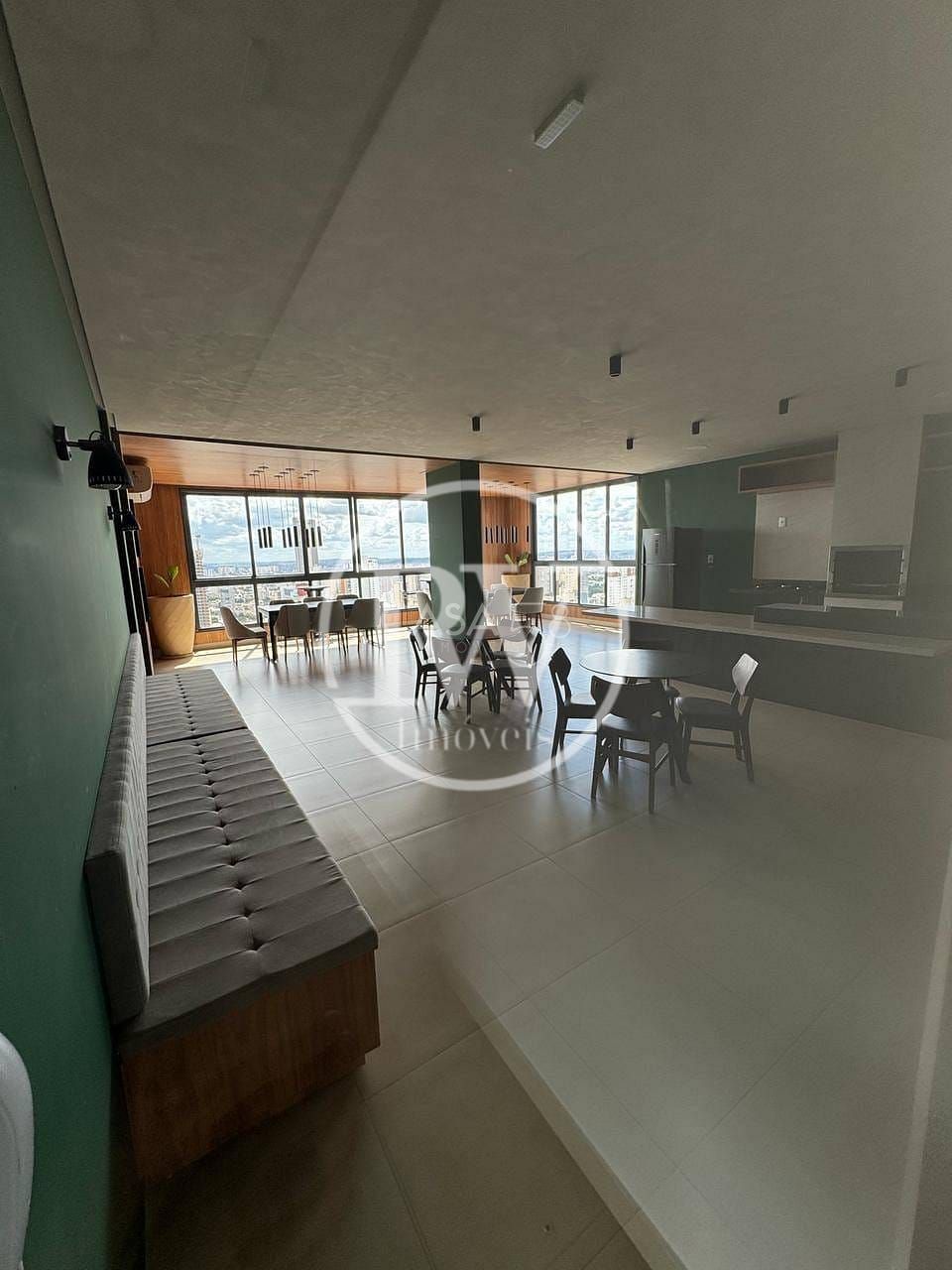 Apartamento à venda no Setor Bueno – 3 suítes, 87m², varanda estendida, 2 vagas