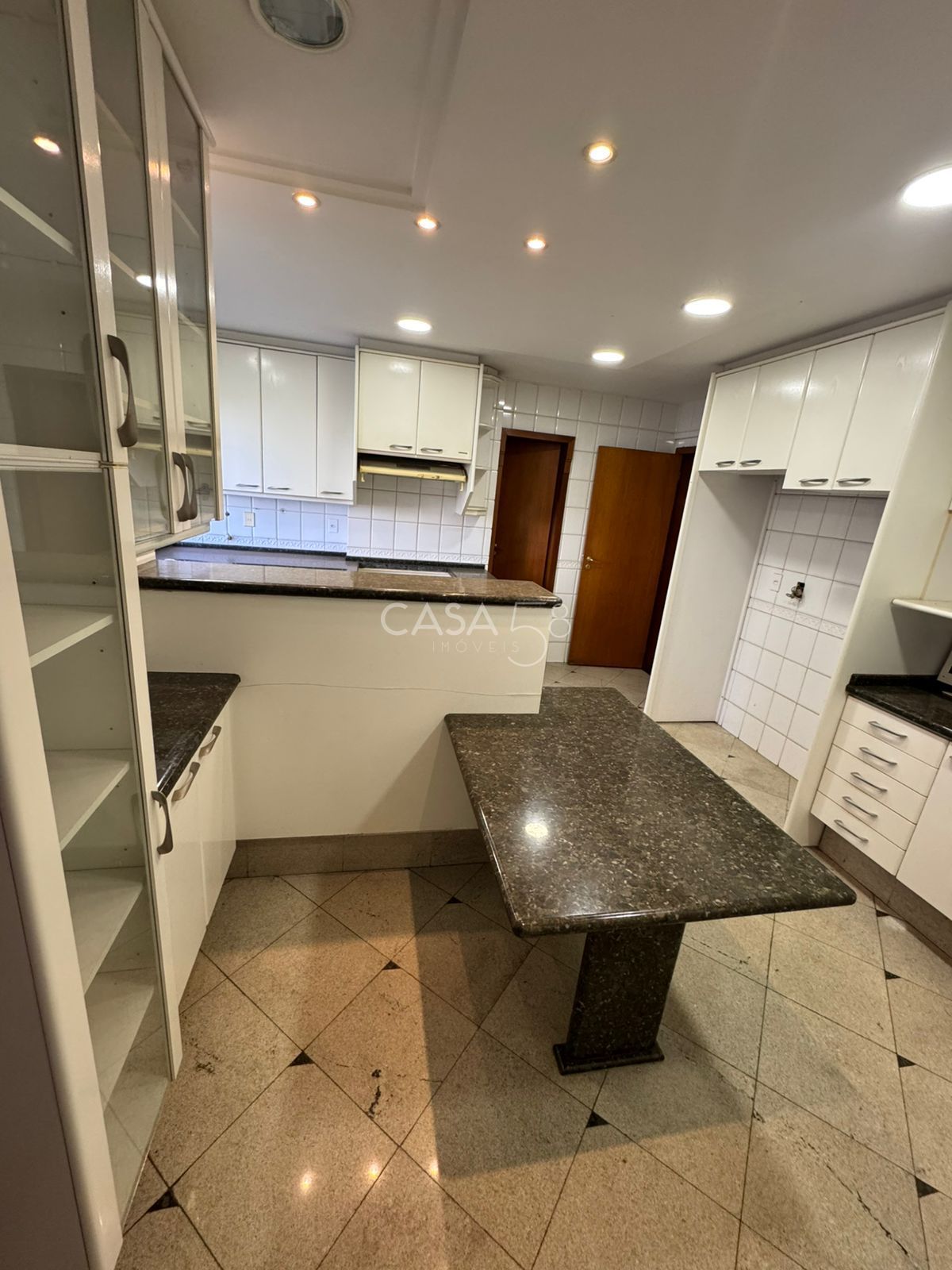 Apartamento à venda no Edifício Mares do Sul – 4 suítes, 182m², 3 vagas