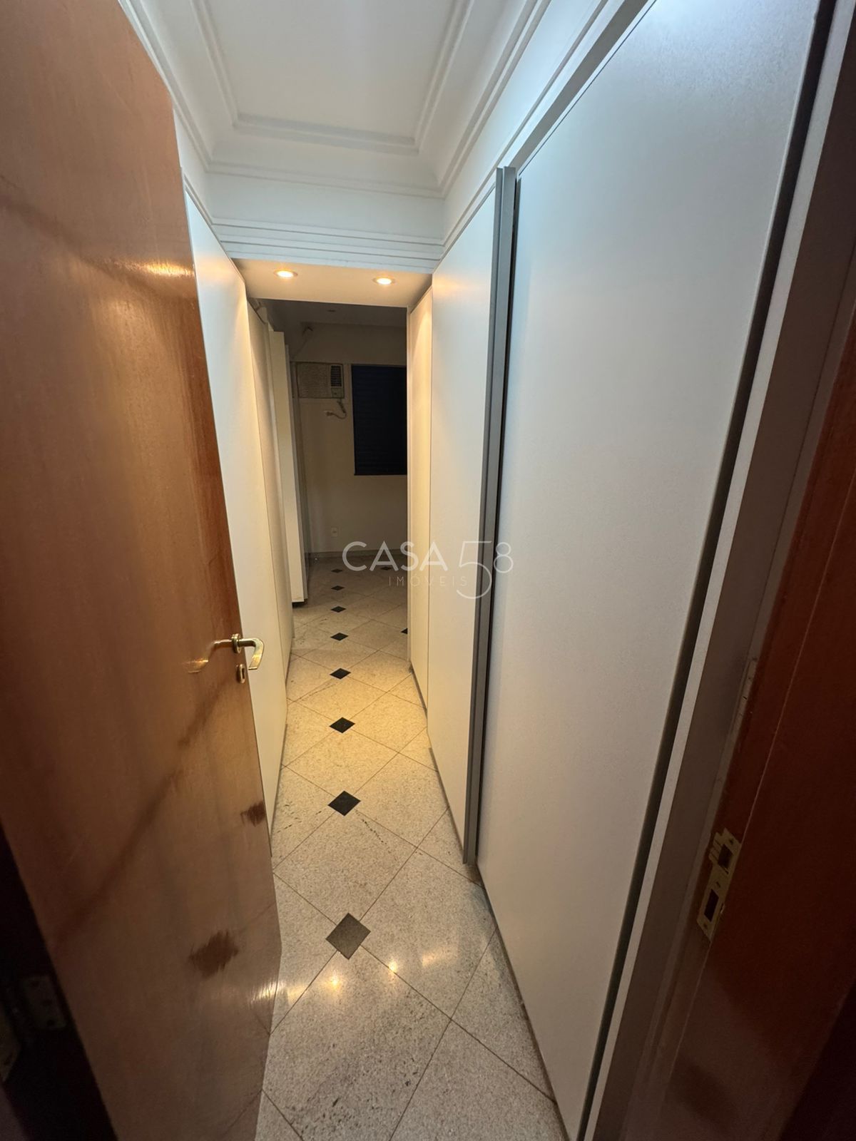 Apartamento à venda no Edifício Mares do Sul – 4 suítes, 182m², 3 vagas