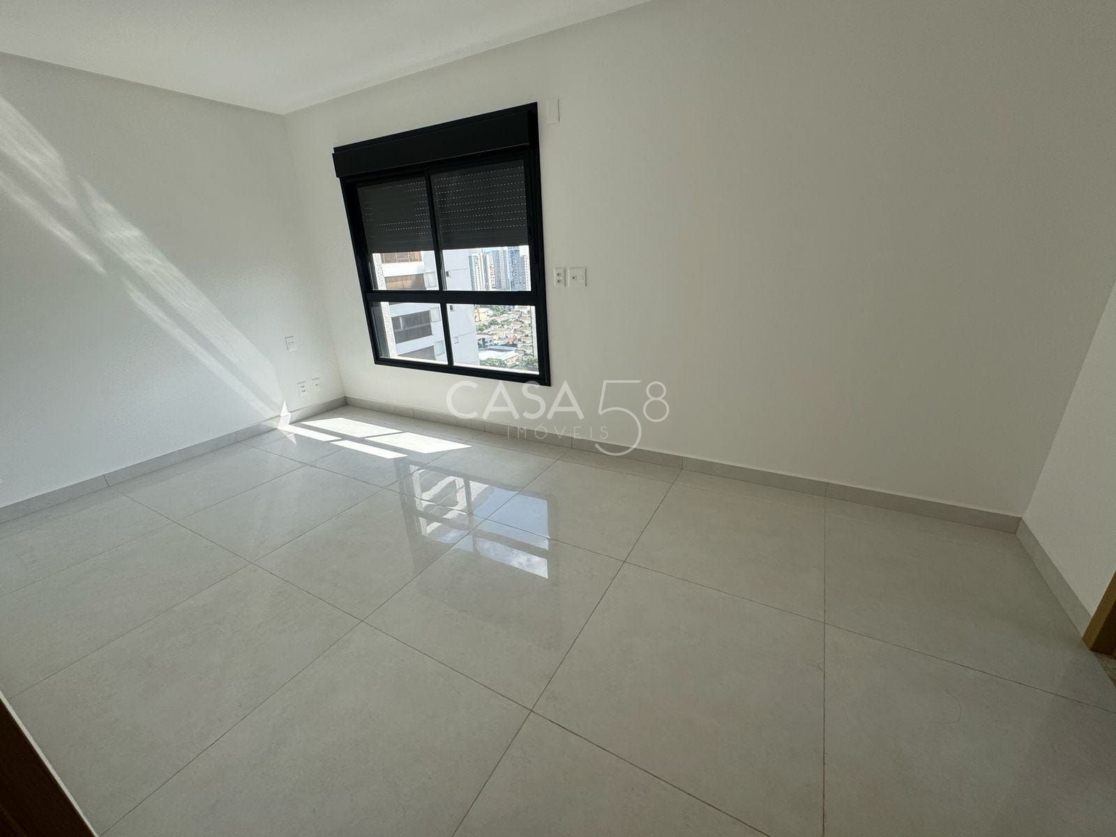 Apartamento de Alto Padrão no Cristal Tower – Setor Bueno, 202 m² | 4 Suítes