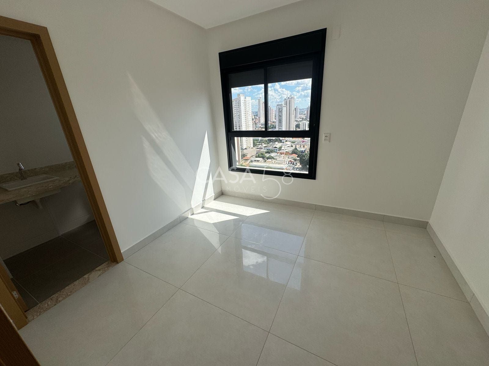 Apartamento de Alto Padrão no Cristal Tower – Setor Bueno, 202 m² | 4 Suítes