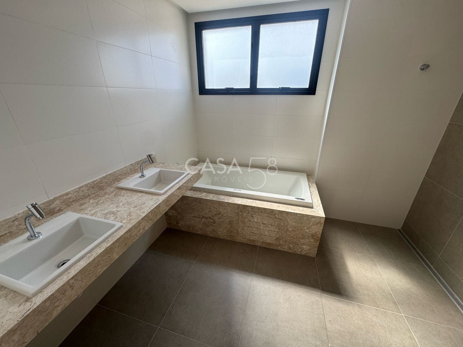 Apartamento de Alto Padrão no Cristal Tower – Setor Bueno, 202 m² | 4 Suítes