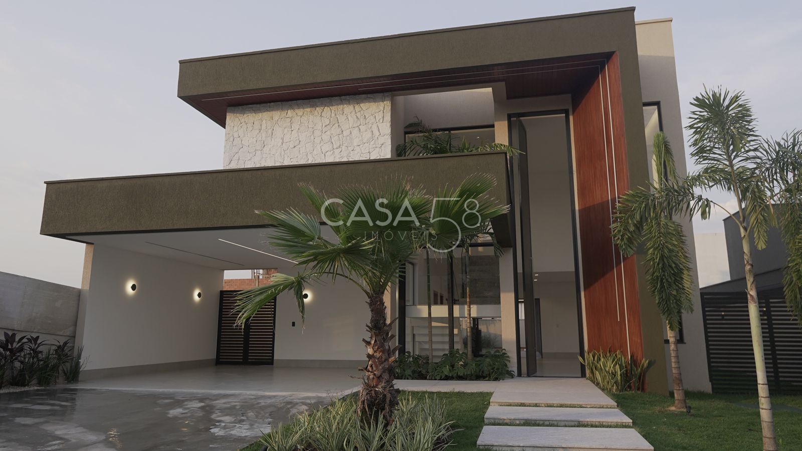 Sobrado 4 Suítes – 270m² Construídos – 470m² Terreno –Portal do Sol Golf Garden