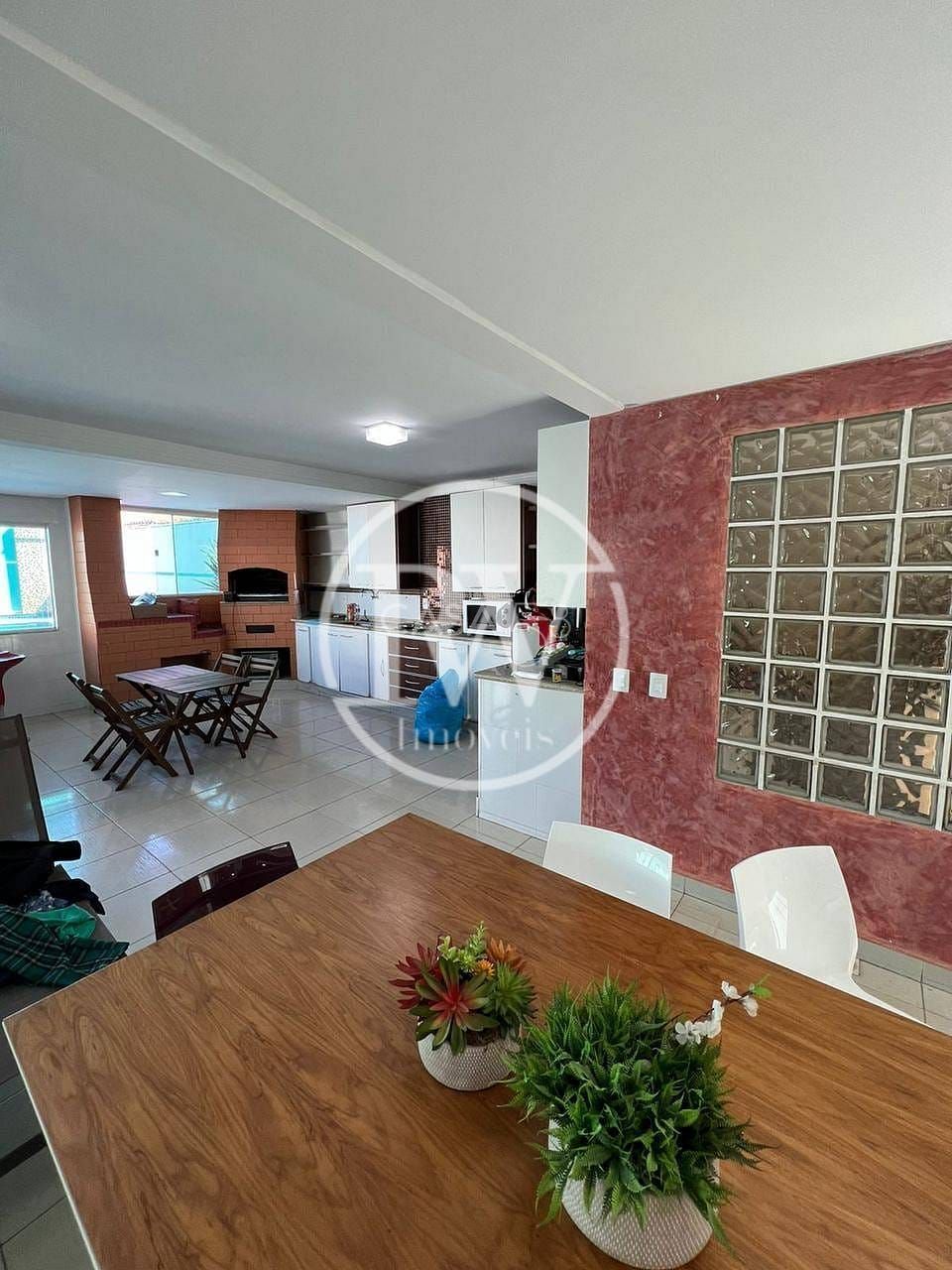 Casa à Venda no Jardim Planalto em Goiânia – 3 Quartos, Piscinas, Energia Solar