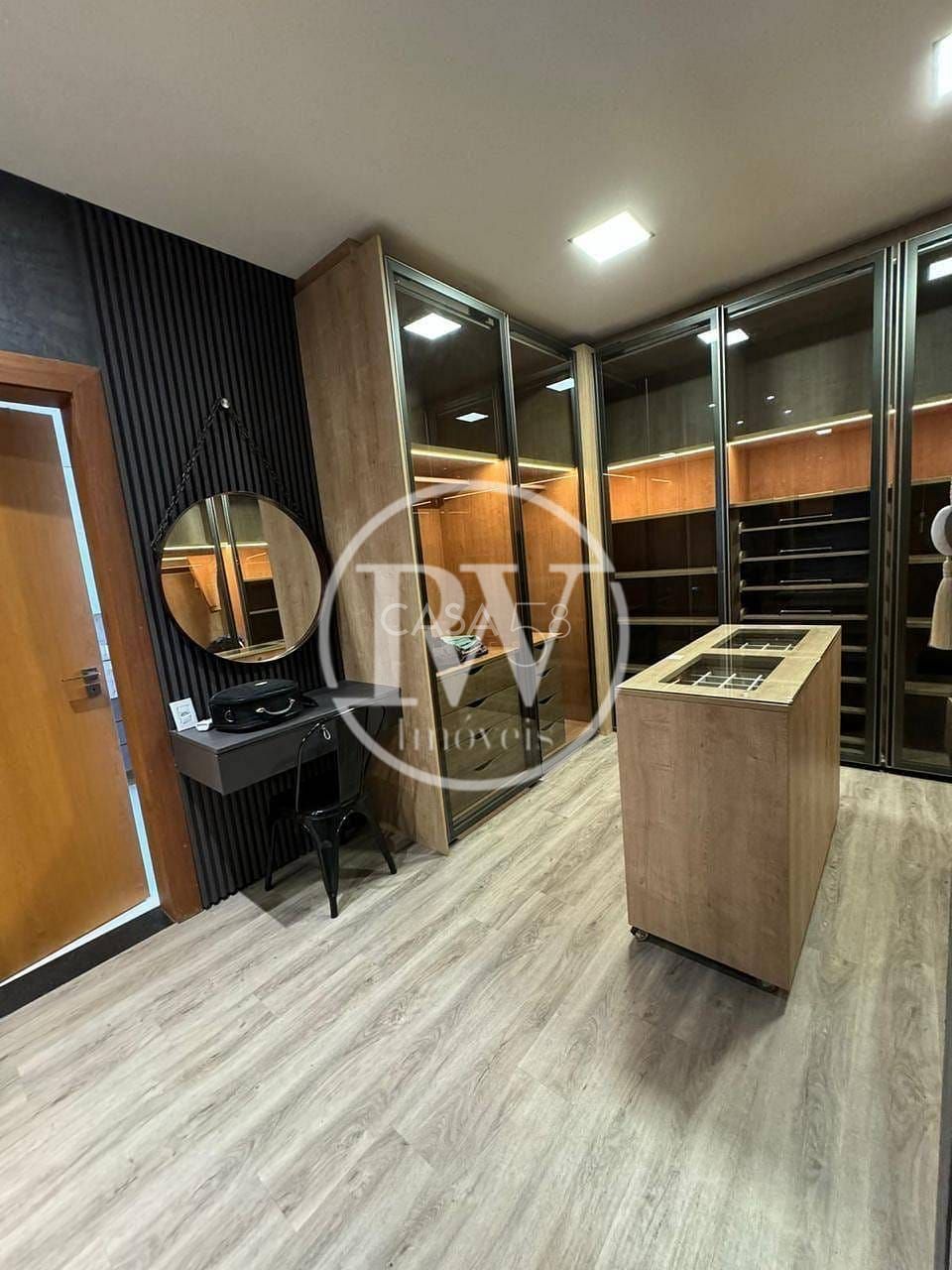 Sobrado de Alto Padrão no Jardins Itália – 460 m² construído | Lote de 582 m²