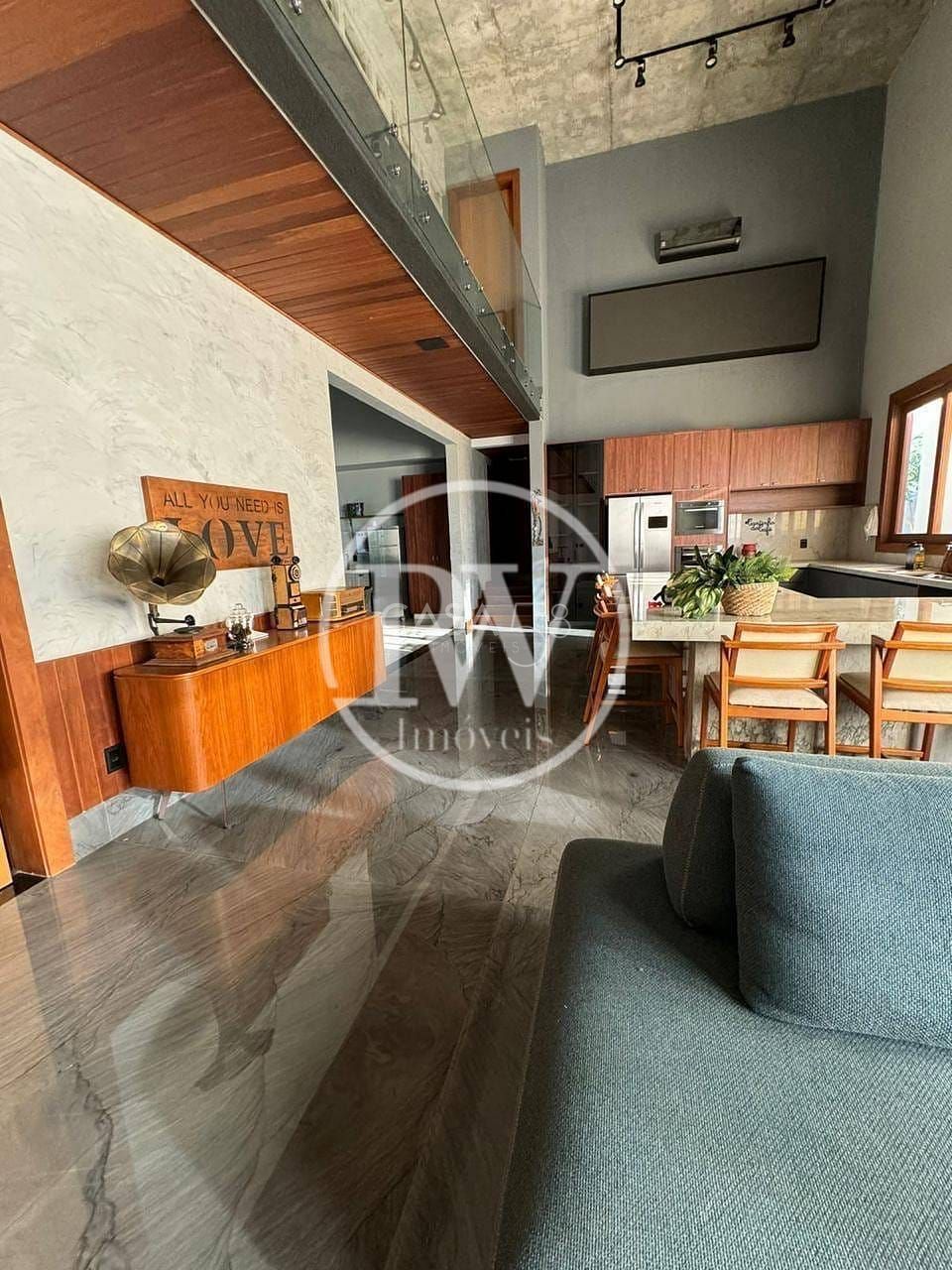 Sobrado de Alto Padrão no Jardins Itália – 460 m² construído | Lote de 582 m²