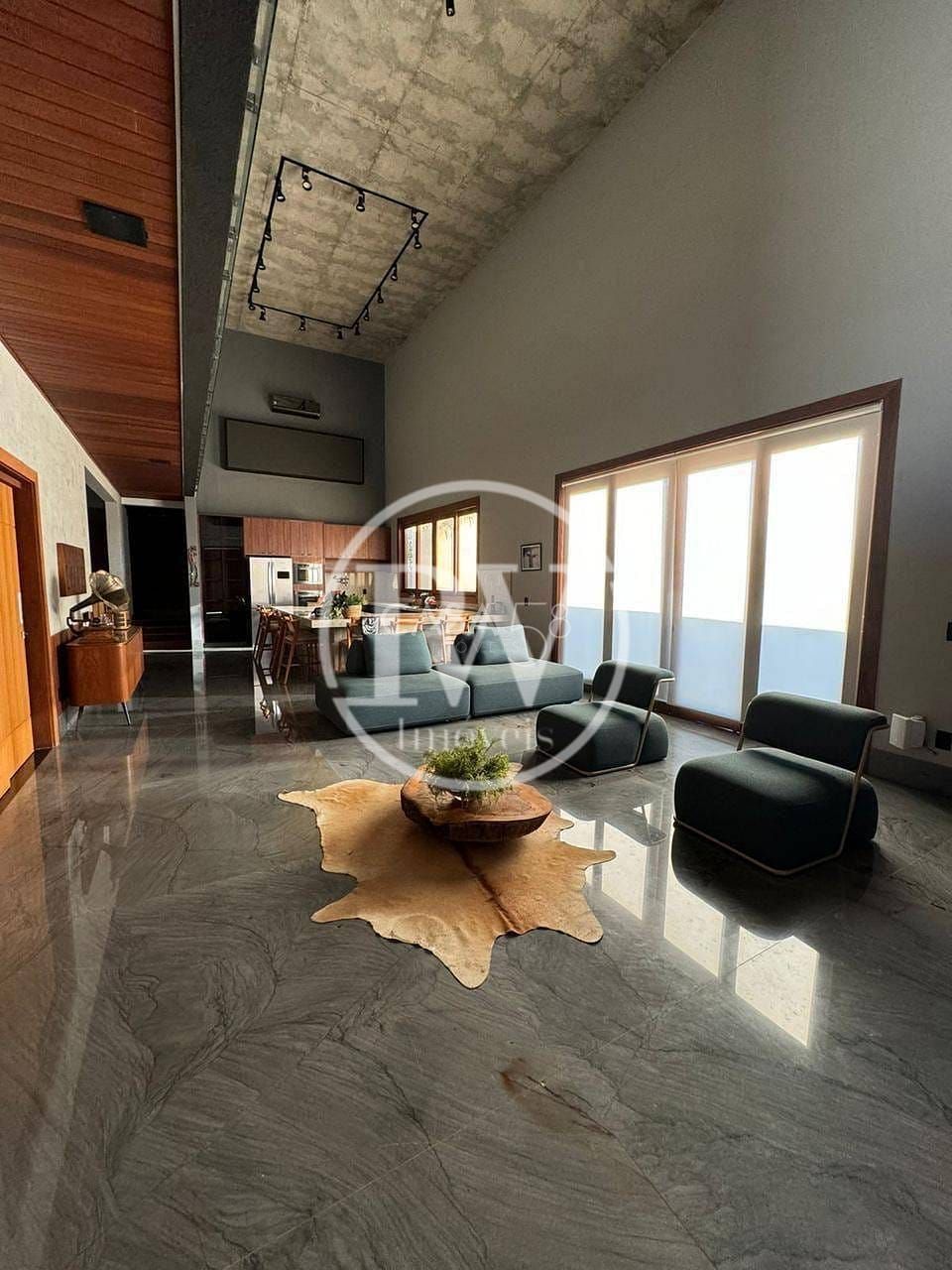 Sobrado de Alto Padrão no Jardins Itália – 460 m² construído | Lote de 582 m²