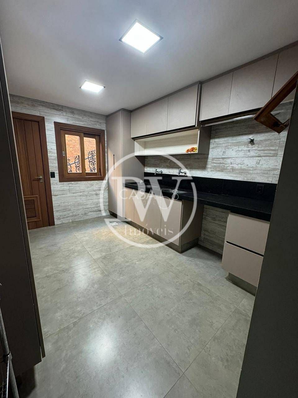 Sobrado de Alto Padrão no Jardins Itália – 460 m² construído | Lote de 582 m²