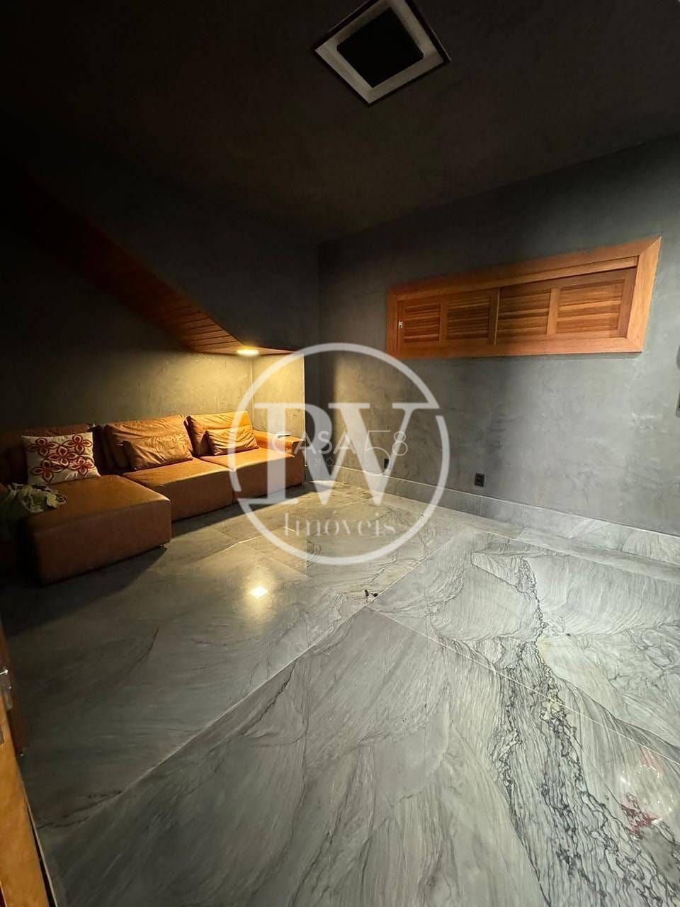 Sobrado de Alto Padrão no Jardins Itália – 460 m² construído | Lote de 582 m²