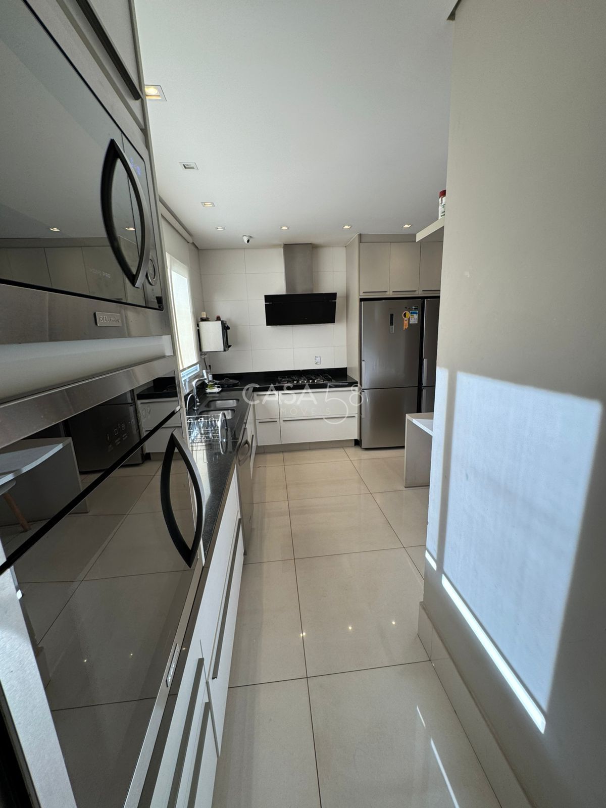 Apartamento Térreo de Alto Padrão à Venda com 4 Suítes, 4 Vagas e 286 m²