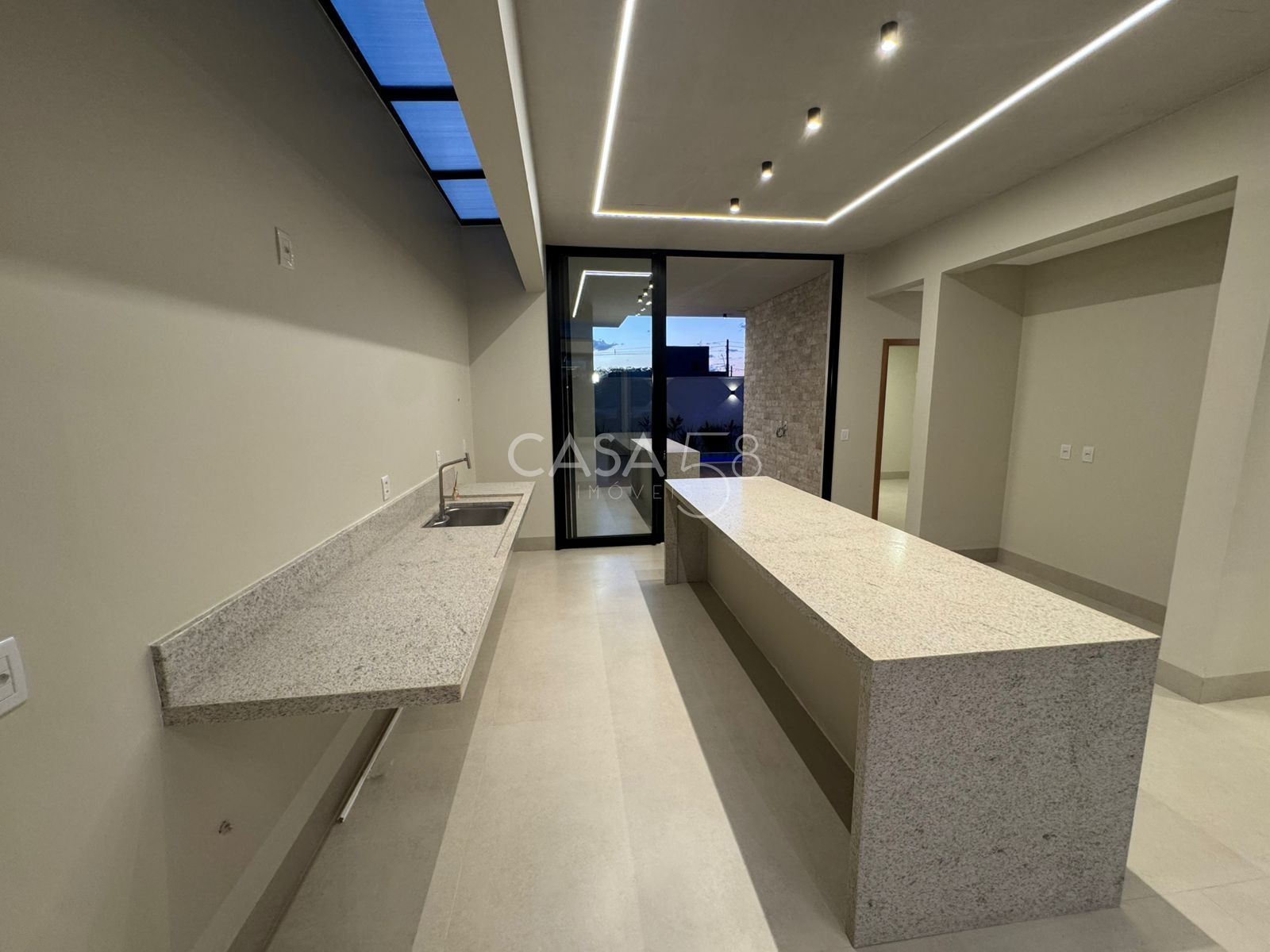 Sobrado à Venda no Jardins Capri – Alto Padrão, 4 Quartos 3 Suítes, Piscina