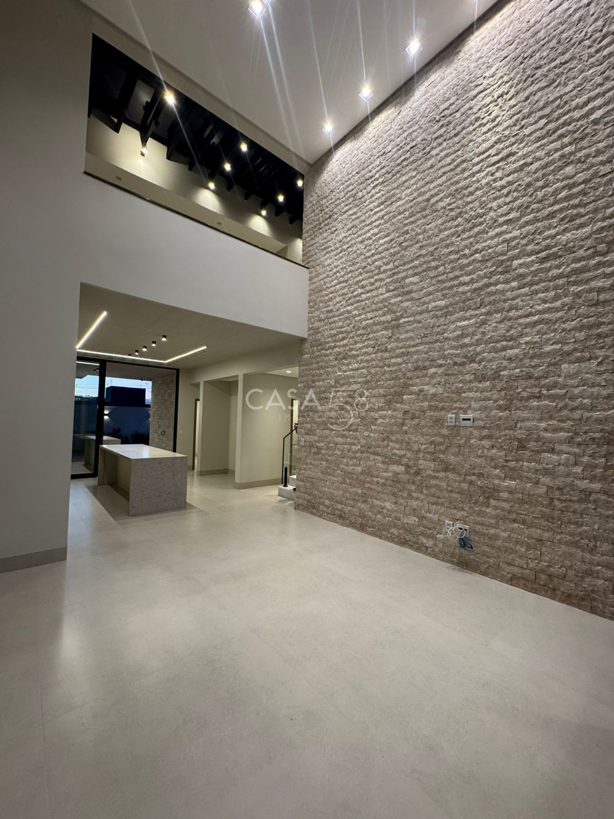 Sobrado à Venda no Jardins Capri – Alto Padrão, 4 Quartos 3 Suítes, Piscina