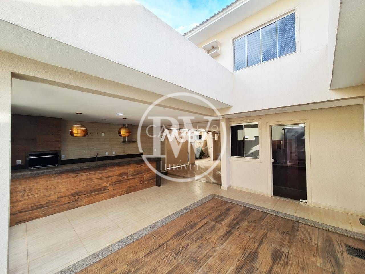 Sobrado à venda, 4 quartos sendo 4 suites, Jardins Milão, Goiânia, GO