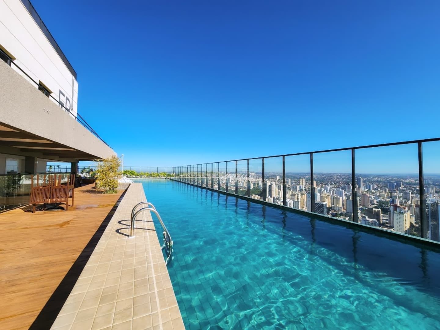 Flat para aluguel / mobiliado / 1 vaga / predio novo / rooftop no 38º / jacuzzi / piscina