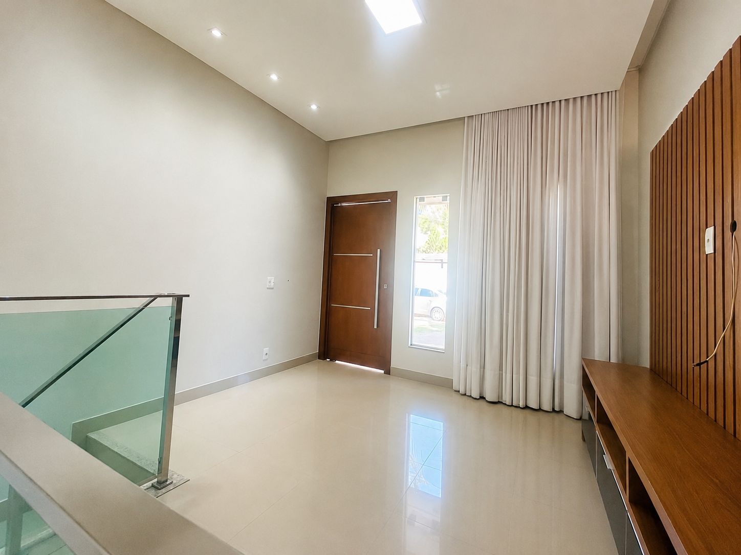 Casa Térrea a venda em Condomínio fechado no Residencial Jardim Veneza / Senador Canedo / 3 quartos / 1 suite / area gourmet com churrasqueira / energia solar