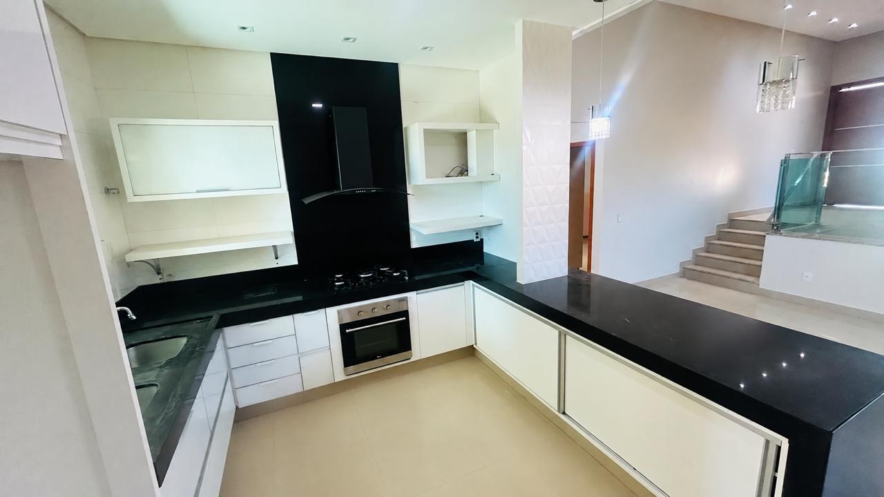 Casa Térrea a venda em Condomínio fechado no Residencial Jardim Veneza / Senador Canedo / 3 quartos / 1 suite / area gourmet com churrasqueira / energia solar