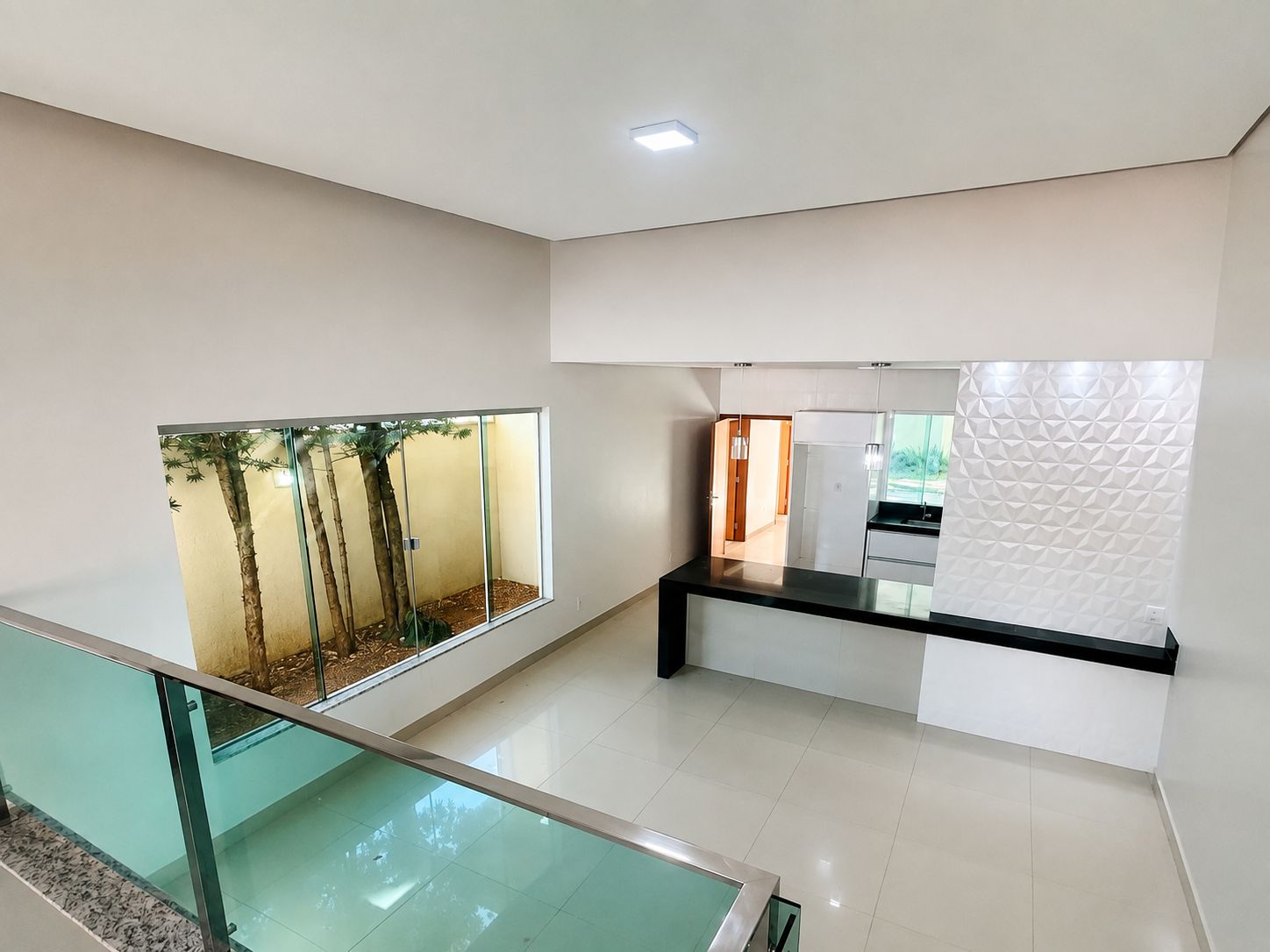 Casa Térrea a venda em Condomínio fechado no Residencial Jardim Veneza / Senador Canedo / 3 quartos / 1 suite / area gourmet com churrasqueira / energia solar