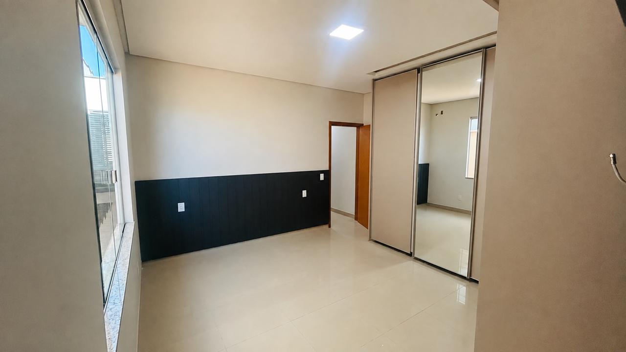 Casa Térrea a venda em Condomínio fechado no Residencial Jardim Veneza / Senador Canedo / 3 quartos / 1 suite / area gourmet com churrasqueira / energia solar