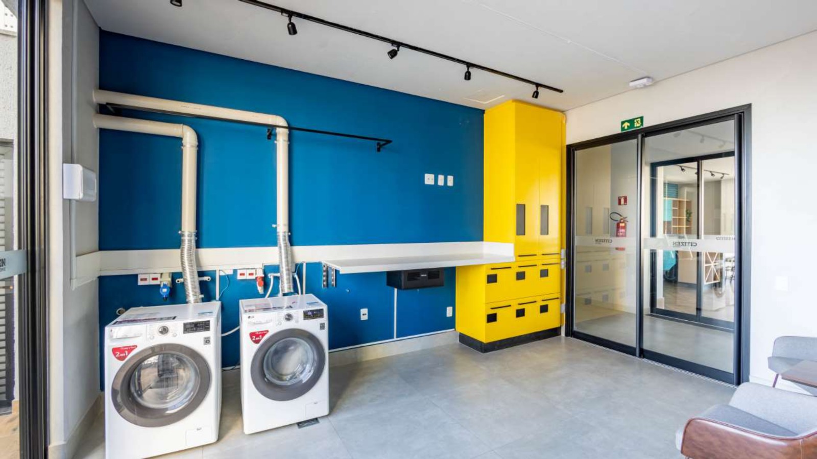 Apartamento Setor Bueno a venda / 2 quartos / lavabo / 2 vagas / predio novo / mobiliado