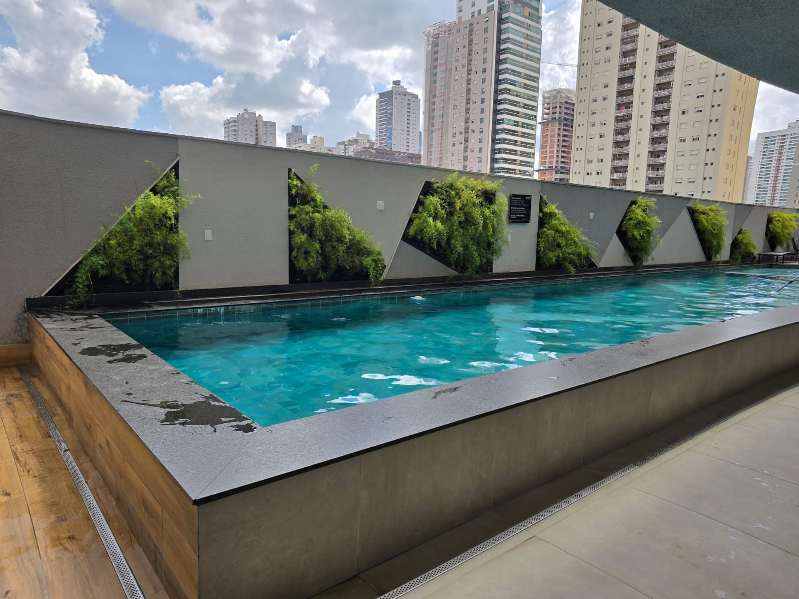 Apartamento Setor Bueno a venda / 2 quartos / lavabo / 2 vagas / predio novo / mobiliado