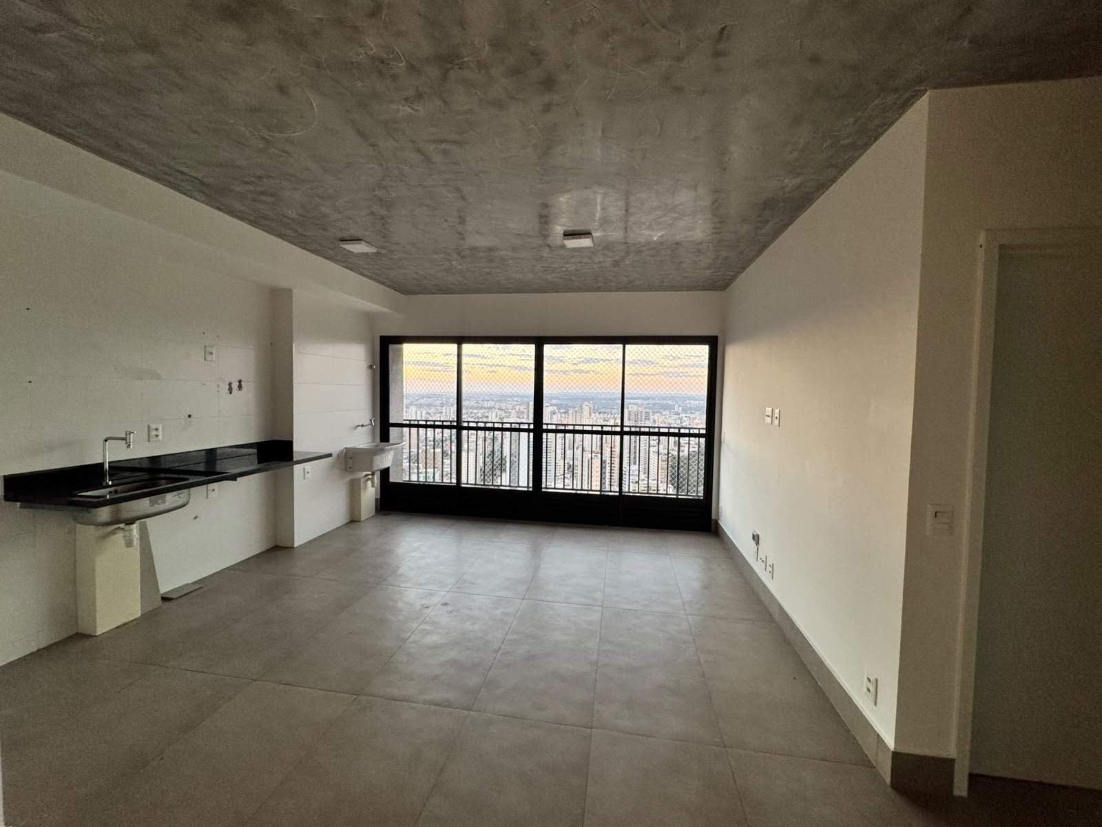 Apartamento à venda / Setor Oeste /  no ID VIDA URBANA / 2 Quartos/ 65,7m2 / sem mobília / ótima renda com Airbnb