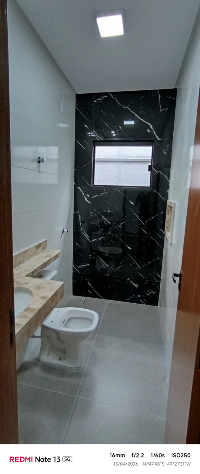 Casa a venda Jardim Himalaia / Aparecida de Goiania / 3 quartos / 1 suíte / Sala com pé-direito alto / Cozinha integrada à área gourmet / Churrasqueira
