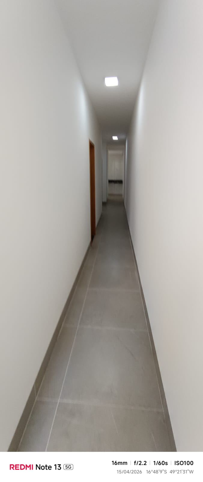 Casa a venda Jardim Himalaia / Aparecida de Goiania / 3 quartos / 1 suíte / Sala com pé-direito alto / Cozinha integrada à área gourmet / Churrasqueira