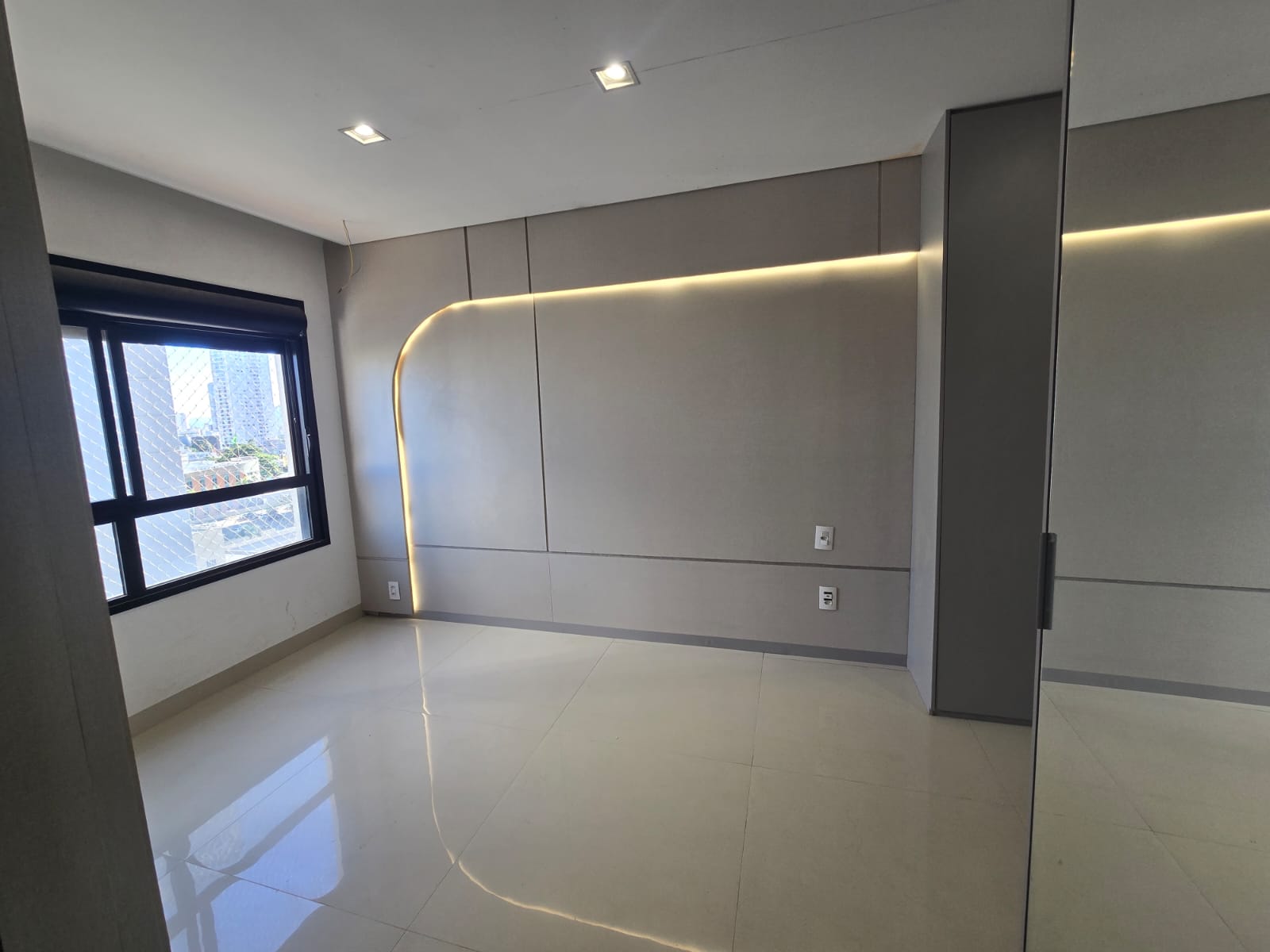 Apartamento à venda 104 m² / Setor Bueno / 2 suítes / lavabo / projeto luminotécnico e armários / prédio novo / Rua T-30
