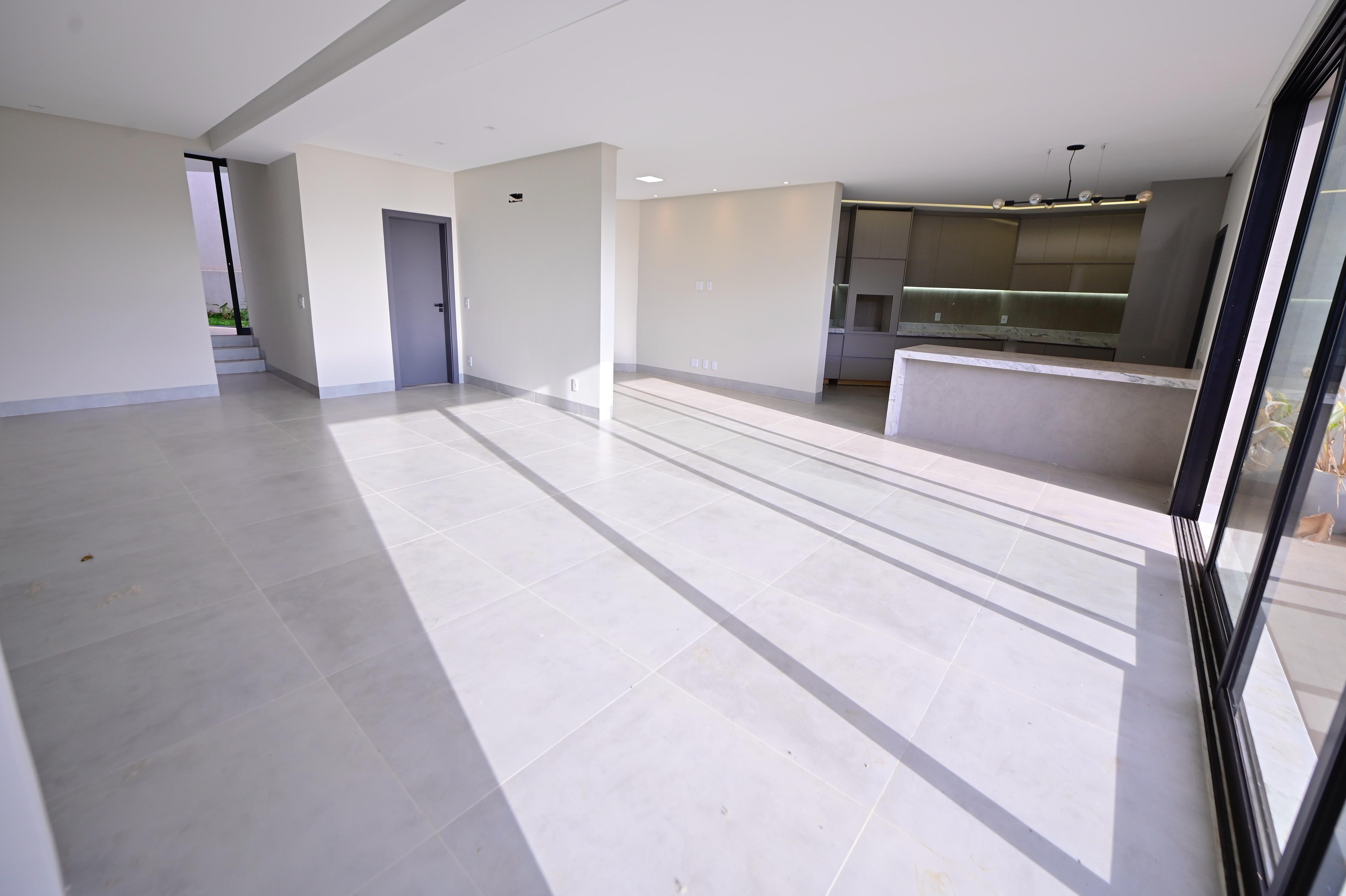 Sobrado para venda ou aluguel / Jardins Barcelona / Frente para a Mata / 3 suites / sala integrada / cozinha e banheiros com armários / piscina / novo