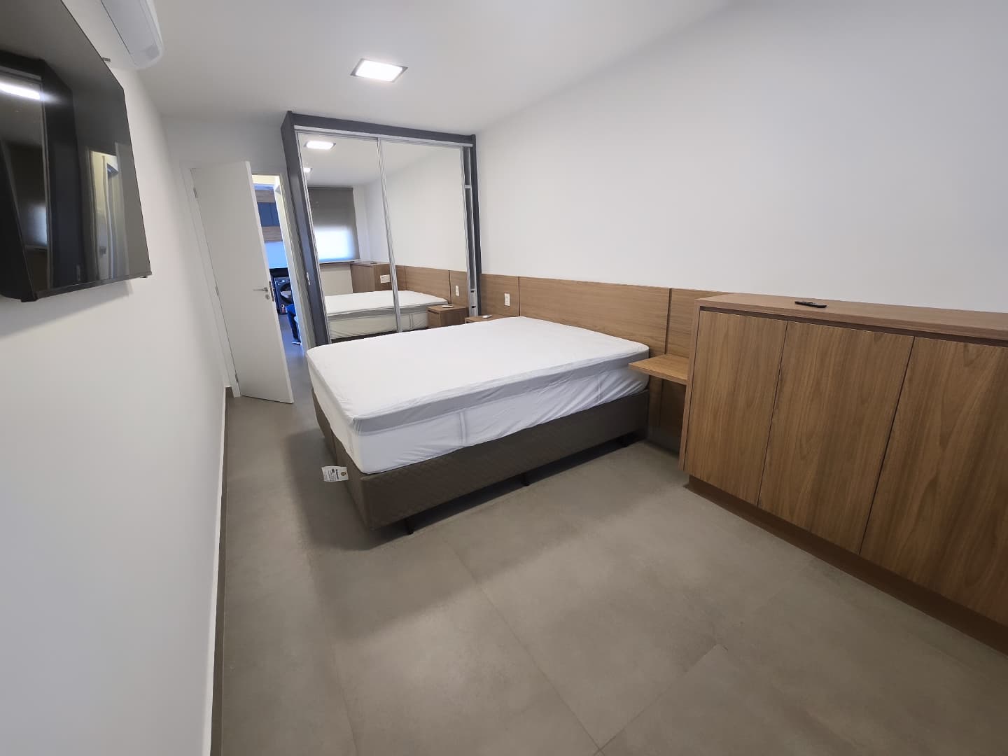 Apartamento à venda ou aluguel Setor Oeste / 2 suites / lavabo / 2 vagas / 72m² / andar alto / prédio novo / mobiliado