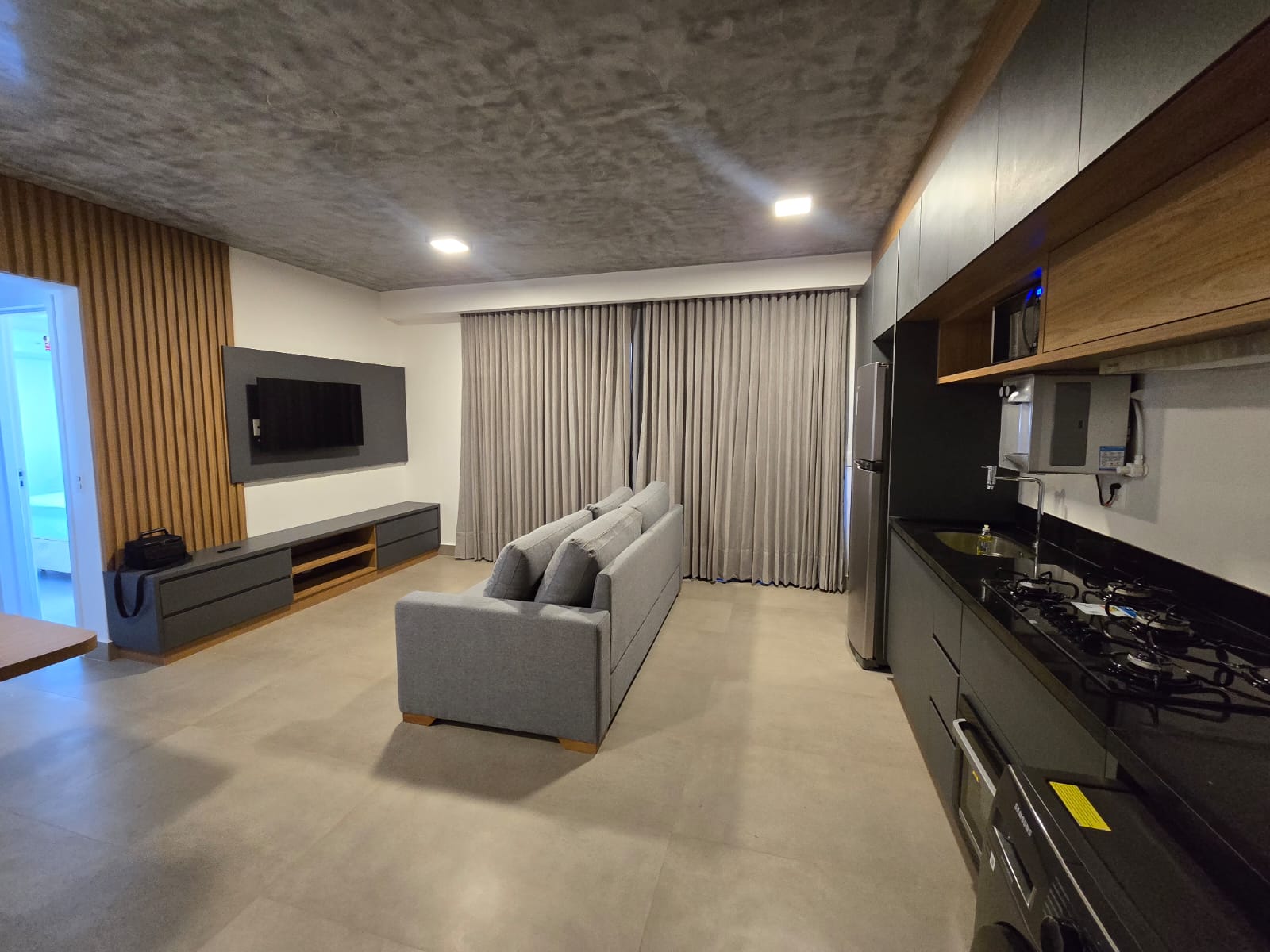 Apartamento à venda ou aluguel Setor Oeste / 2 suites / lavabo / 2 vagas / 72m² / andar alto / prédio novo / mobiliado