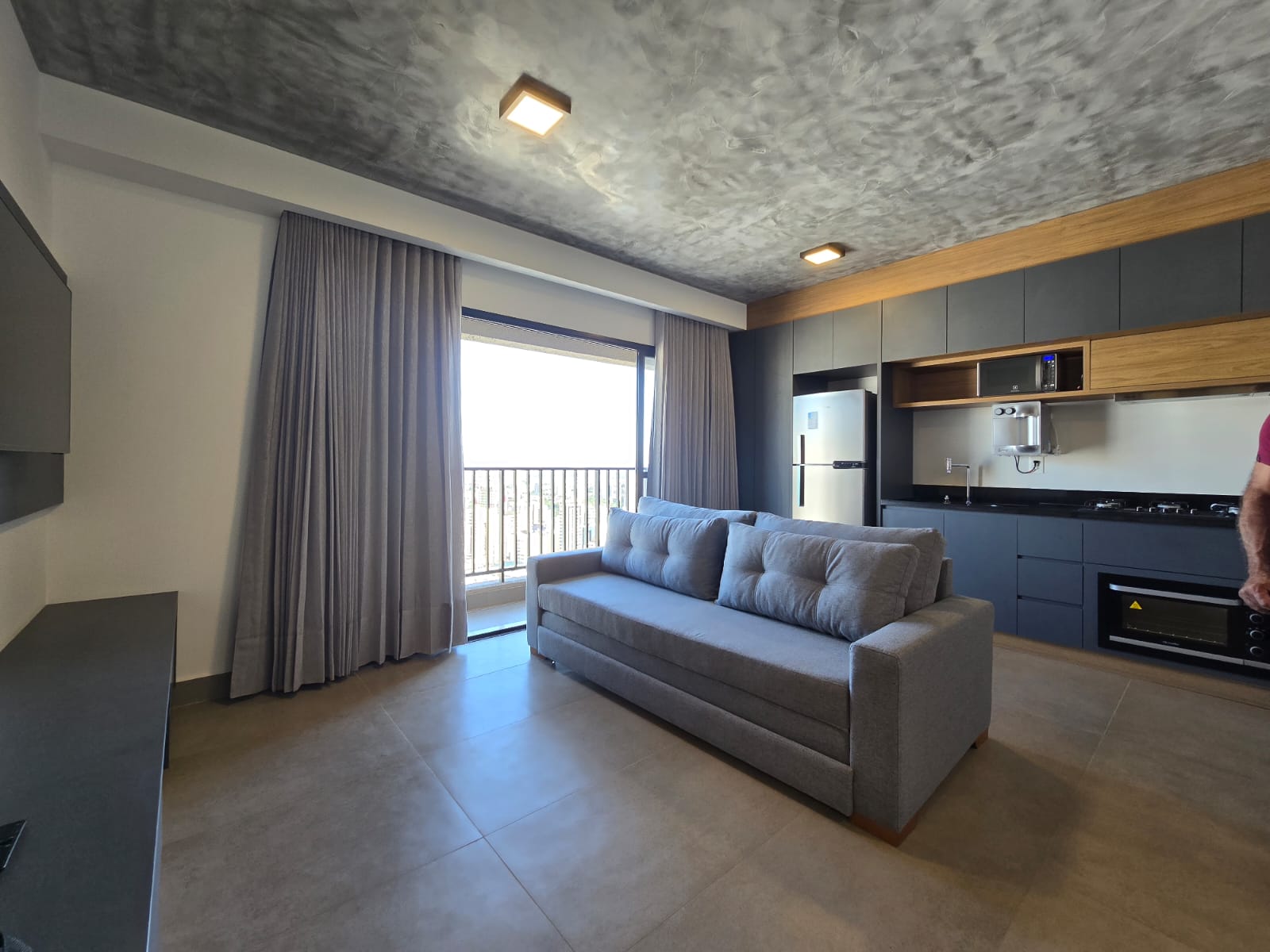 Apartamento à venda ou aluguel Setor Oeste / 2 suites / lavabo / 2 vagas / 72m² / andar alto / prédio novo / mobiliado