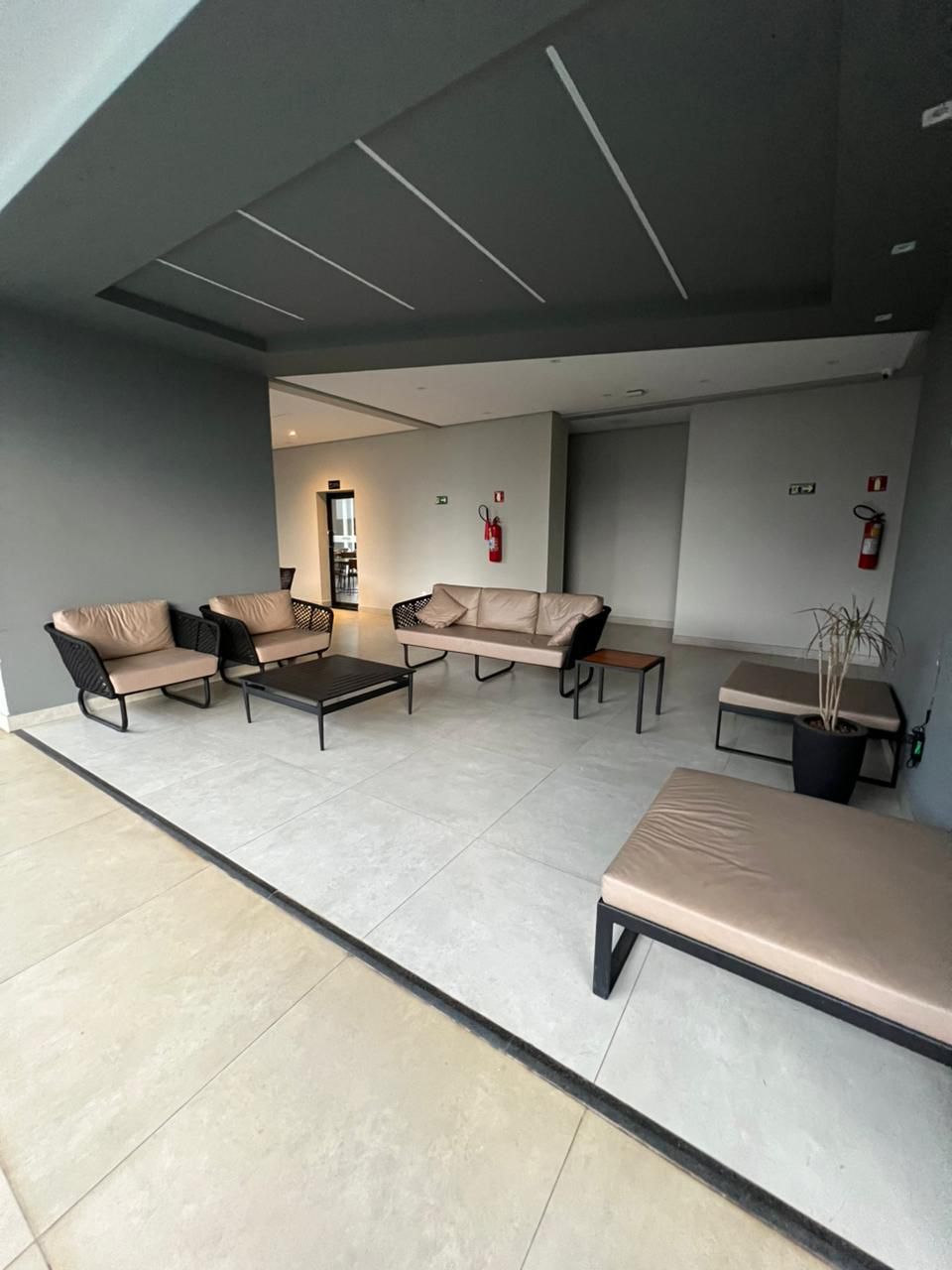 Apartamento à venda Setor Bueno / 87 m² / 02 suítes / lavabo e varanda / com vista privilegiada para o Parque Vaca Brava / 2 vagas / mobiliado