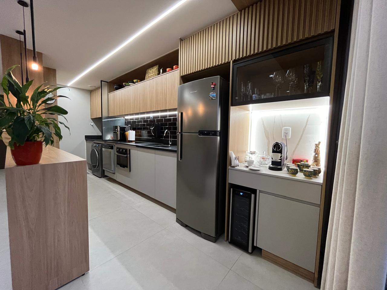 Apartamento à venda Setor Bueno / 87 m² / 02 suítes / lavabo e varanda / com vista privilegiada para o Parque Vaca Brava / 2 vagas / mobiliado