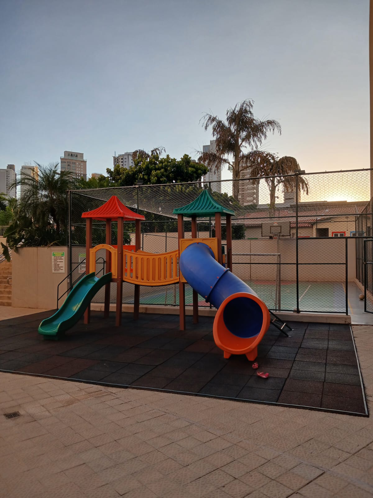 Apartamento à Venda no Edifício Itatiaia / 4 quartos / 1 suíte / 2 vagas / Setor Marista
