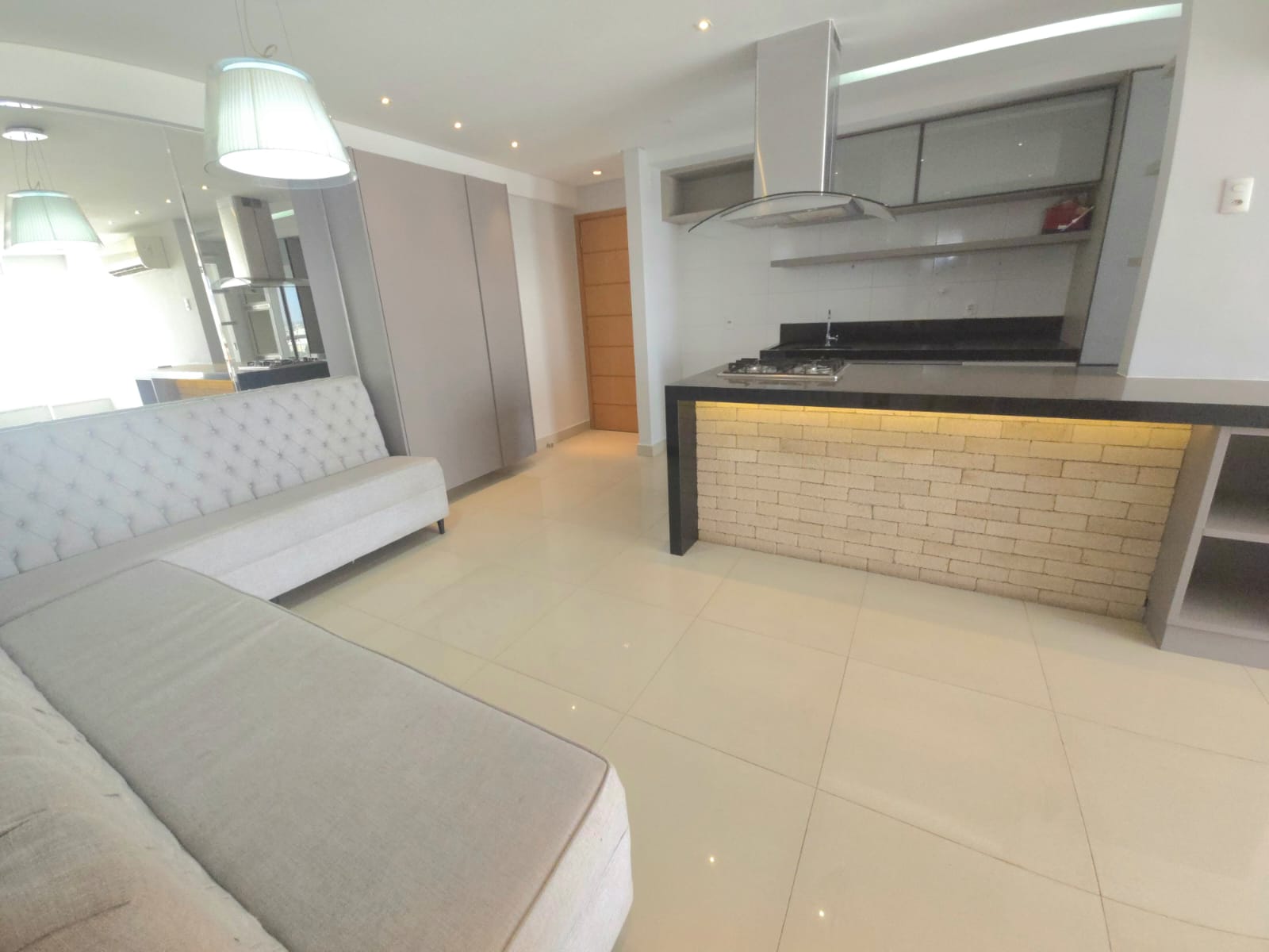 Apartamento à Venda / 02 quartos /  / 1 suíte / repleto em armários / balcão gourmet / andar alto / Setor Bueno