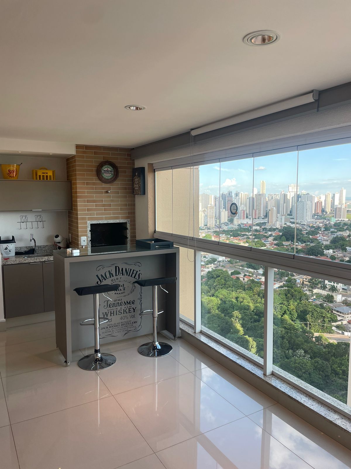 Apartamento 3 suítes para locação / Setor Marista / churrasqueira na varanda / prédio novo / mobiliado